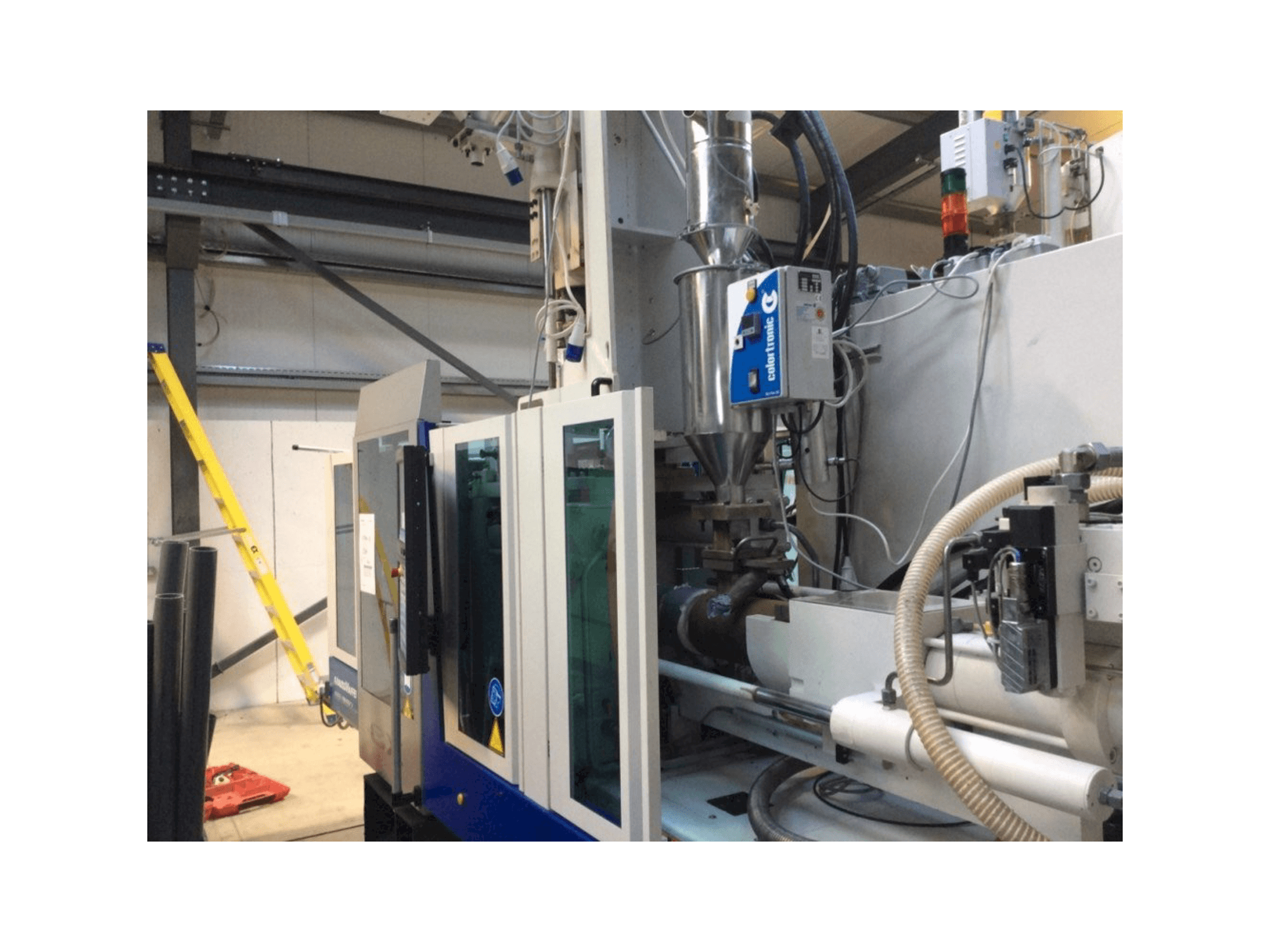 Widok z przodu maszyny Krauss Maffei 80-180-55 CX V