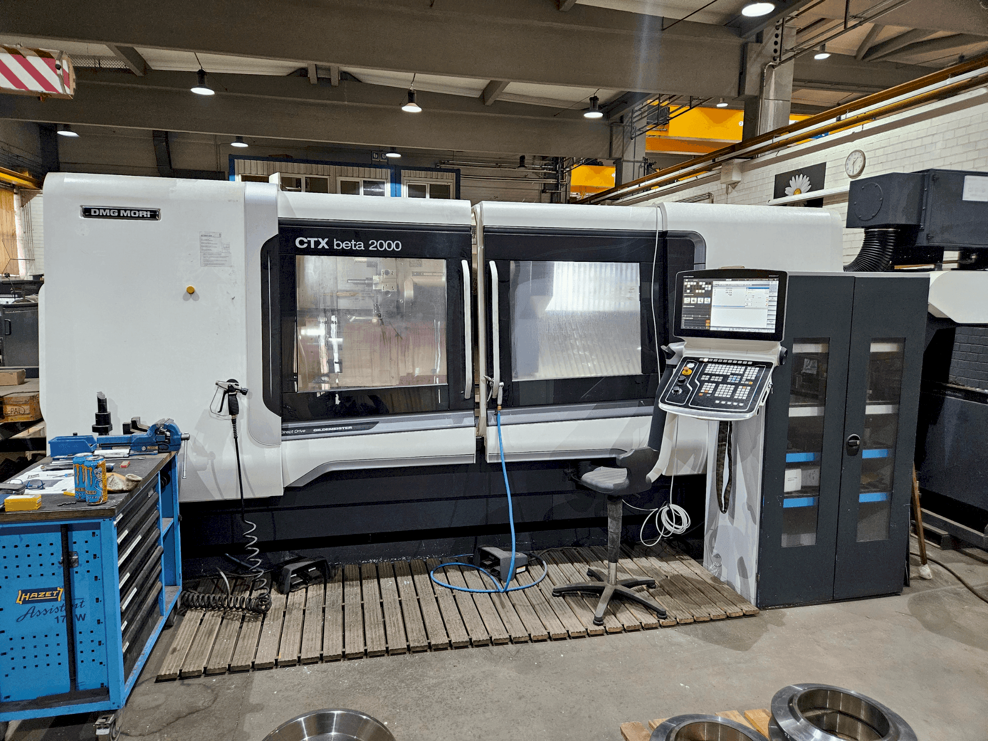Widok z przodu maszyny DMG MORI CTX beta 2000