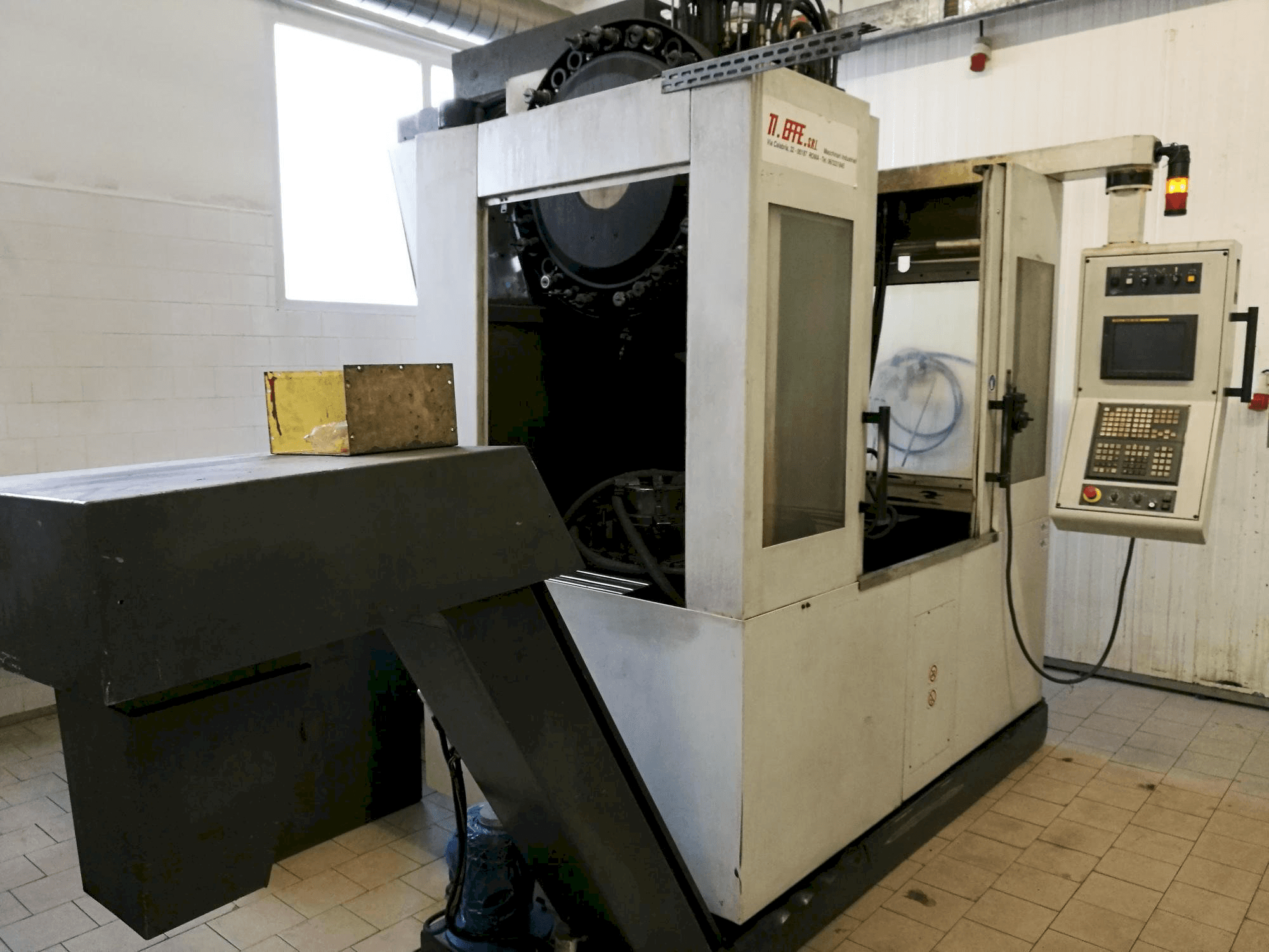 Widok z przodu maszyny RMT Kompakt 8