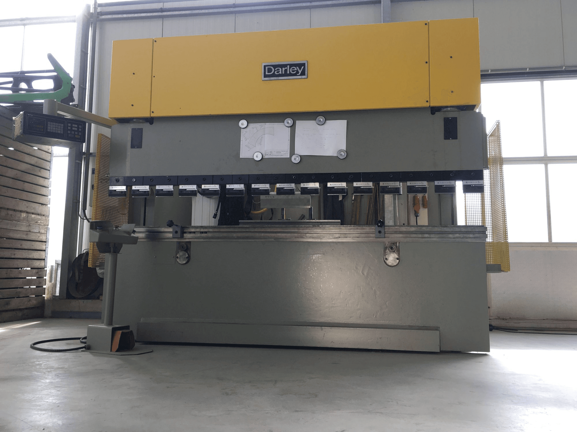 Widok z przodu maszyny Darley EHP 150 31/25