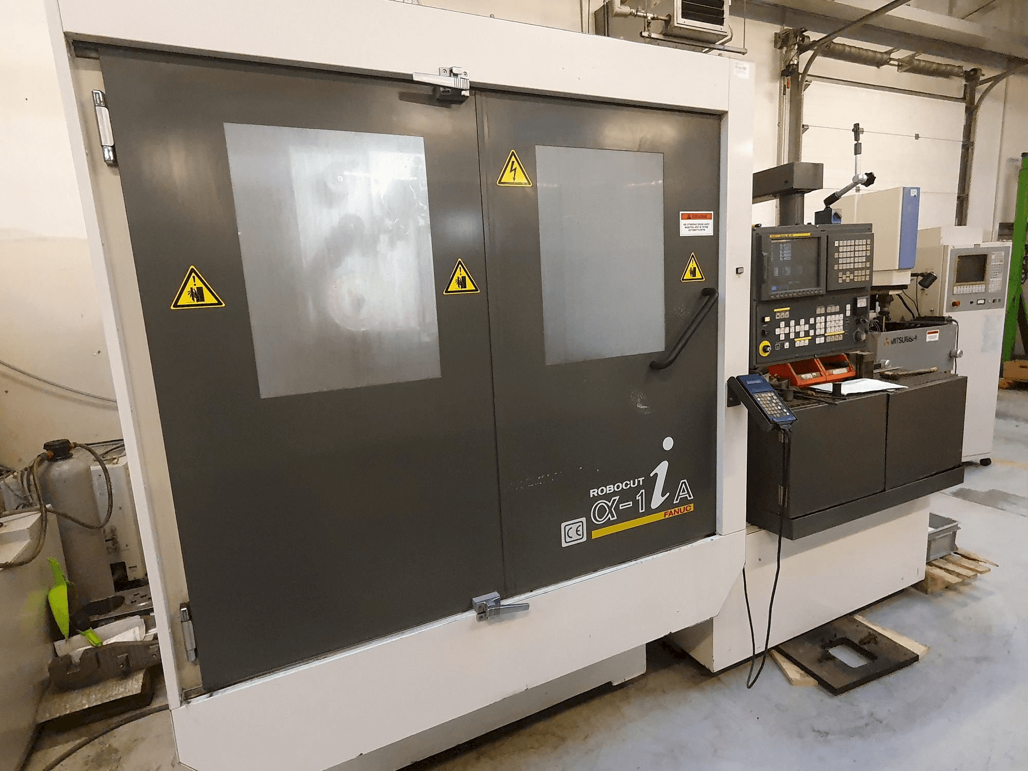 Widok z przodu maszyny FANUC Robocut Alpha-1iA