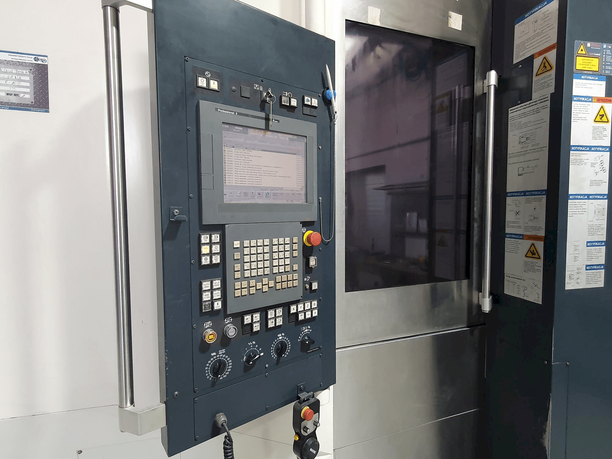 Widok z przodu maszyny Makino a61nx