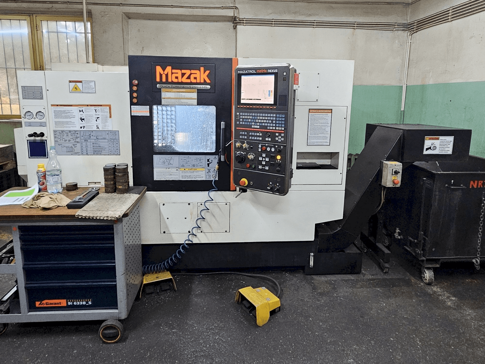 Widok z przodu maszyny Mazak Quickturn Nexus 250-II MS