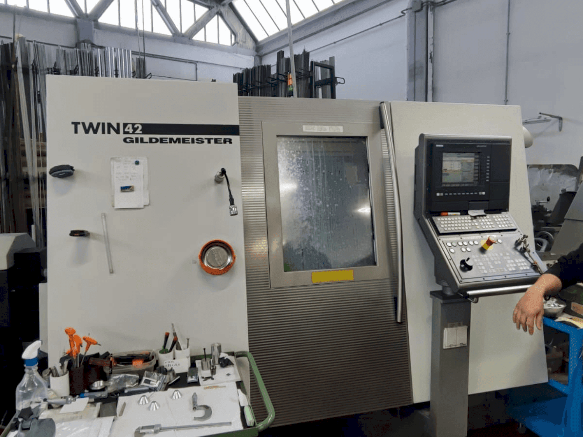 Widok z przodu maszyny Gildemeister TWIN 42