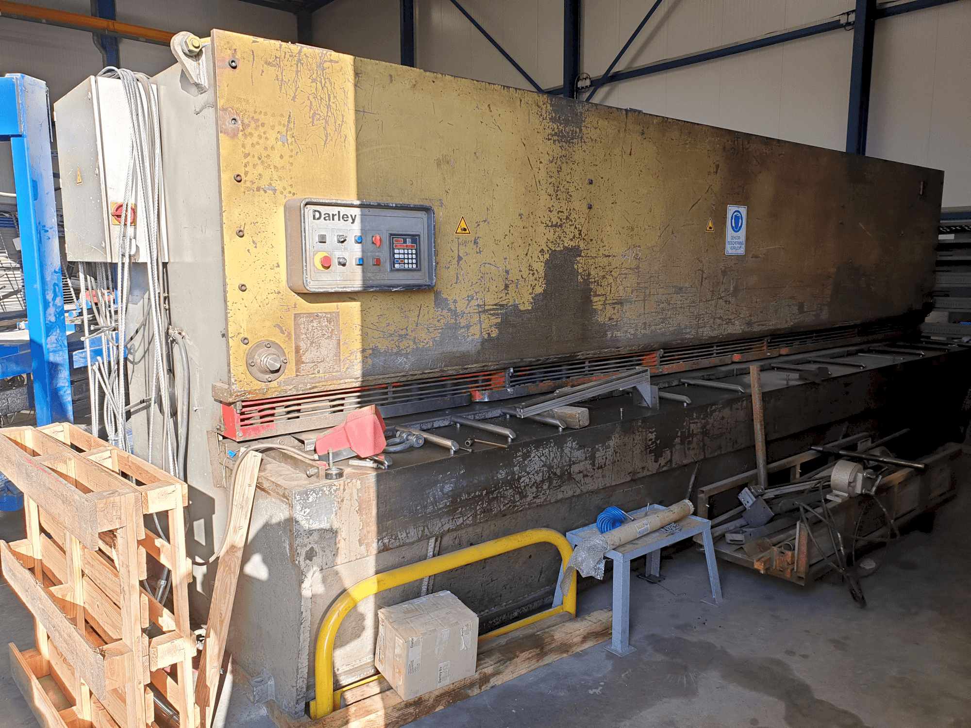 Widok z lewej maszyny Darley VS 6100X8