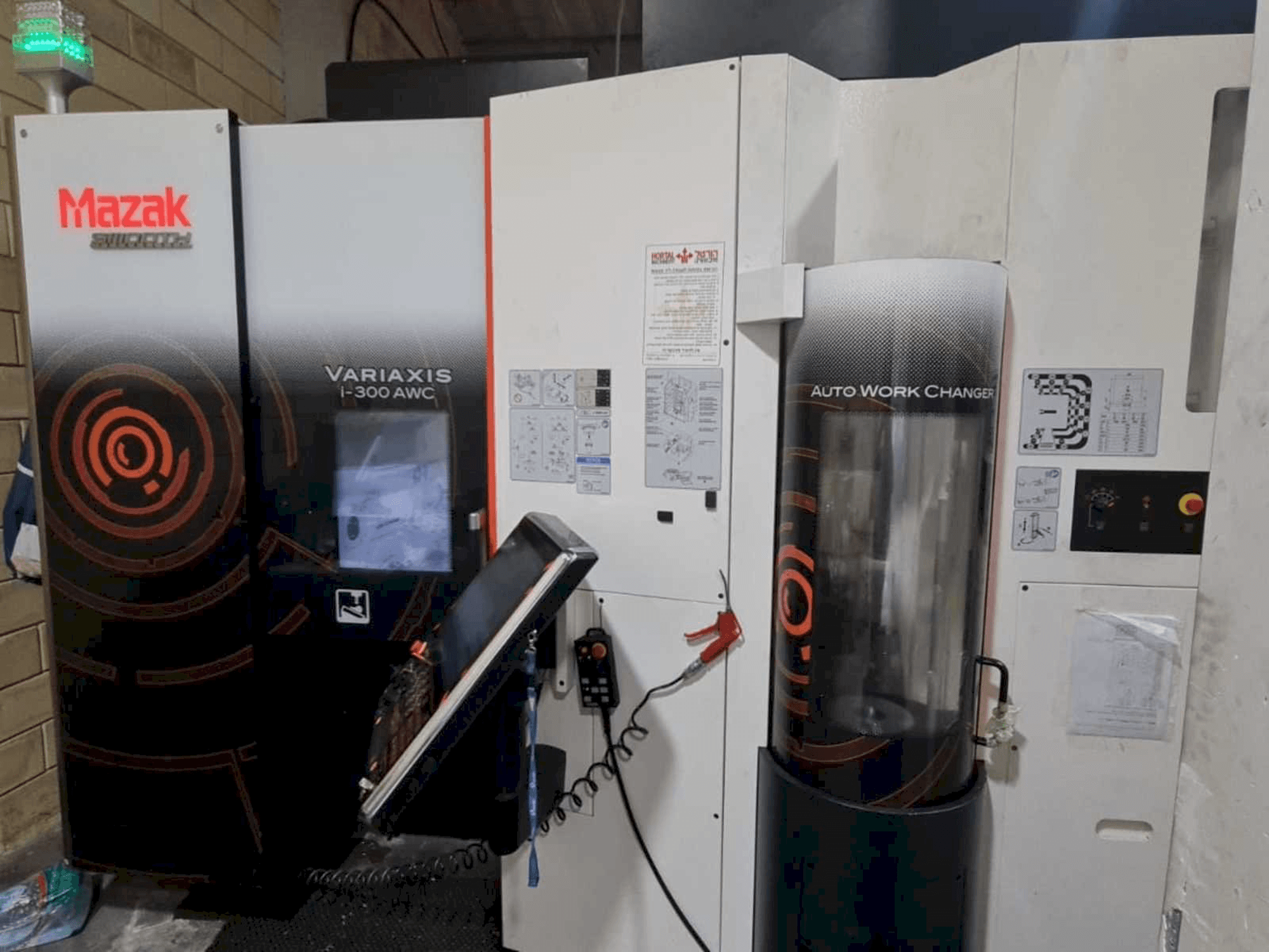 Widok z przodu maszyny Mazak VARIAXIS I-300 AWC