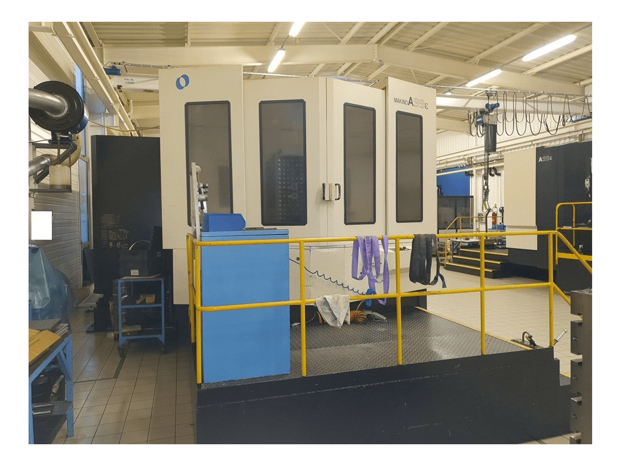 Widok z przodu maszyny Makino A99