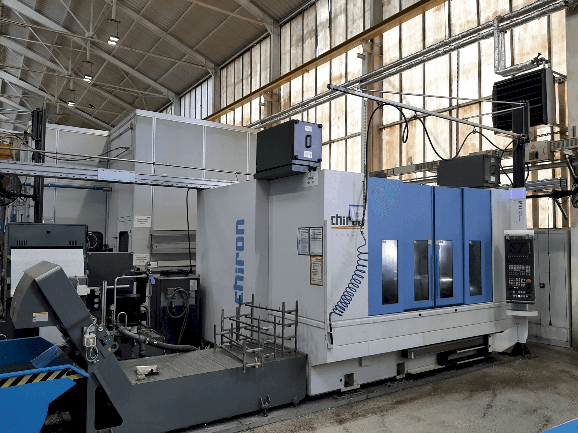 Widok z przodu maszyny CHIRON Mill 2000 High Dynamics (2018)