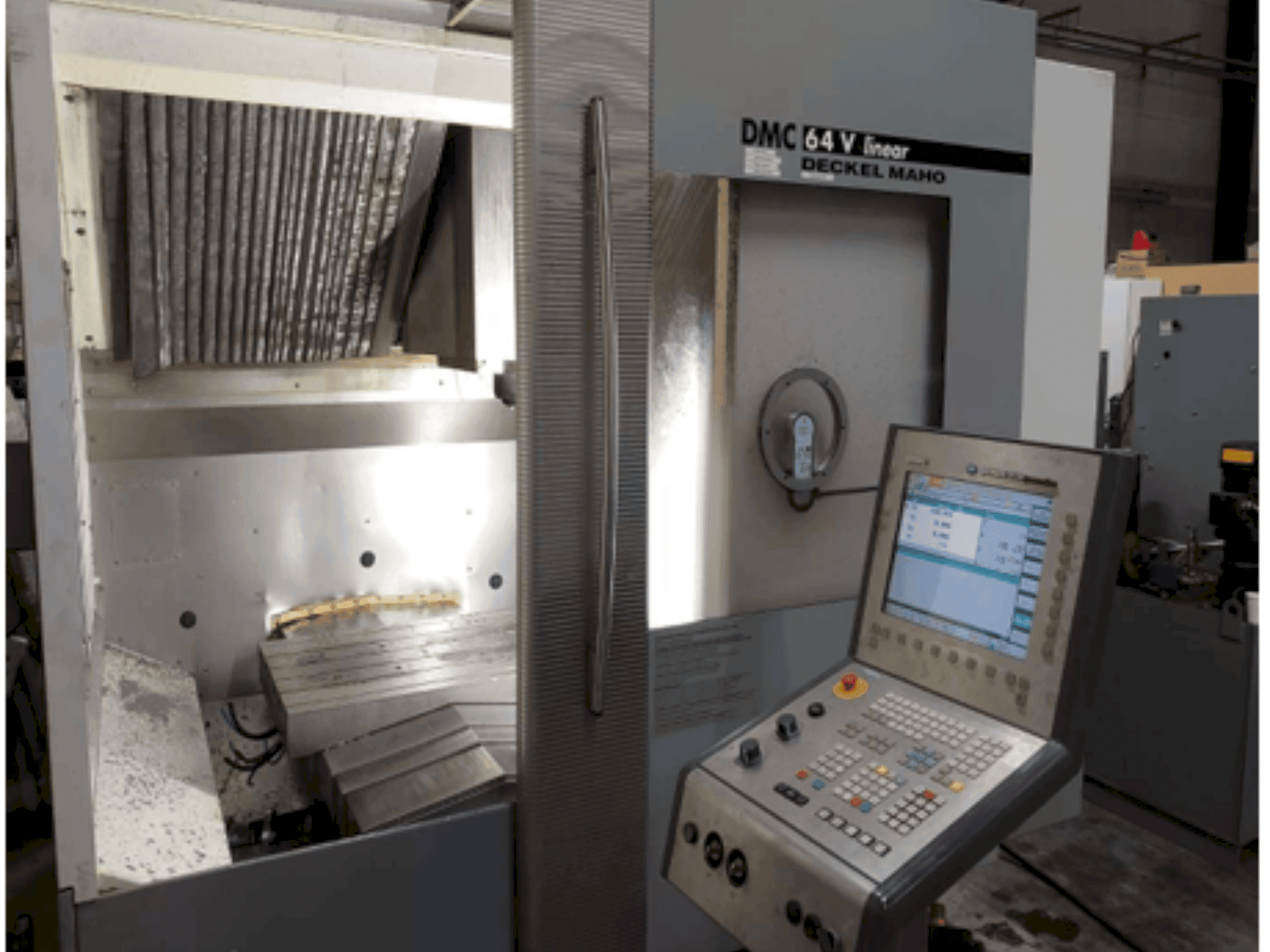 Widok z przodu maszyny DMG DECKEL MAHO DMC 64V linear