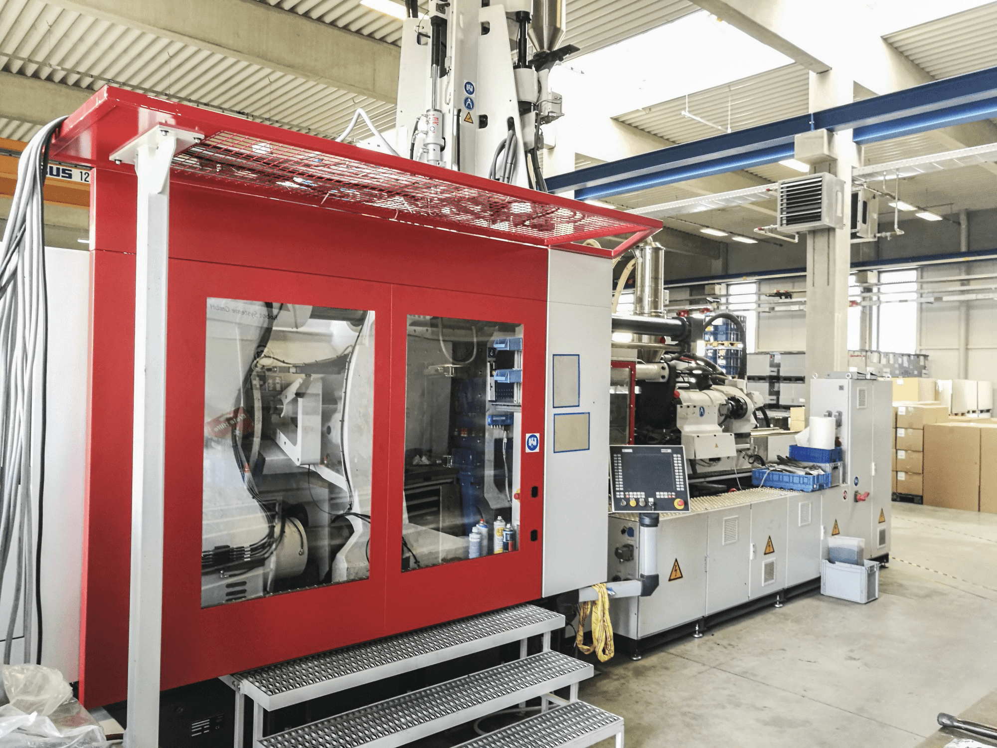 Widok z lewej maszyny FERROMATIK MILACRON MM 800-4880/MSW