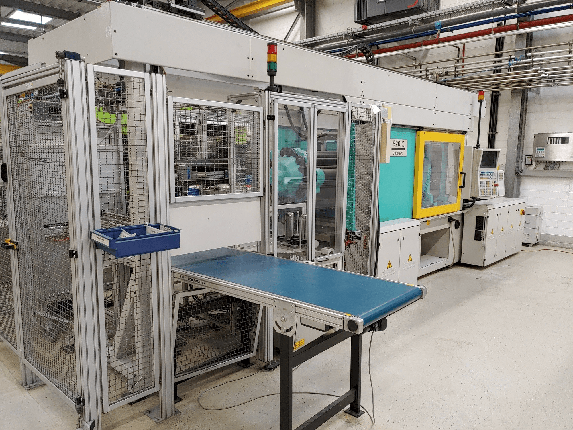 Widok z przodu maszyny Arburg Allrounder 520 C 2000-675