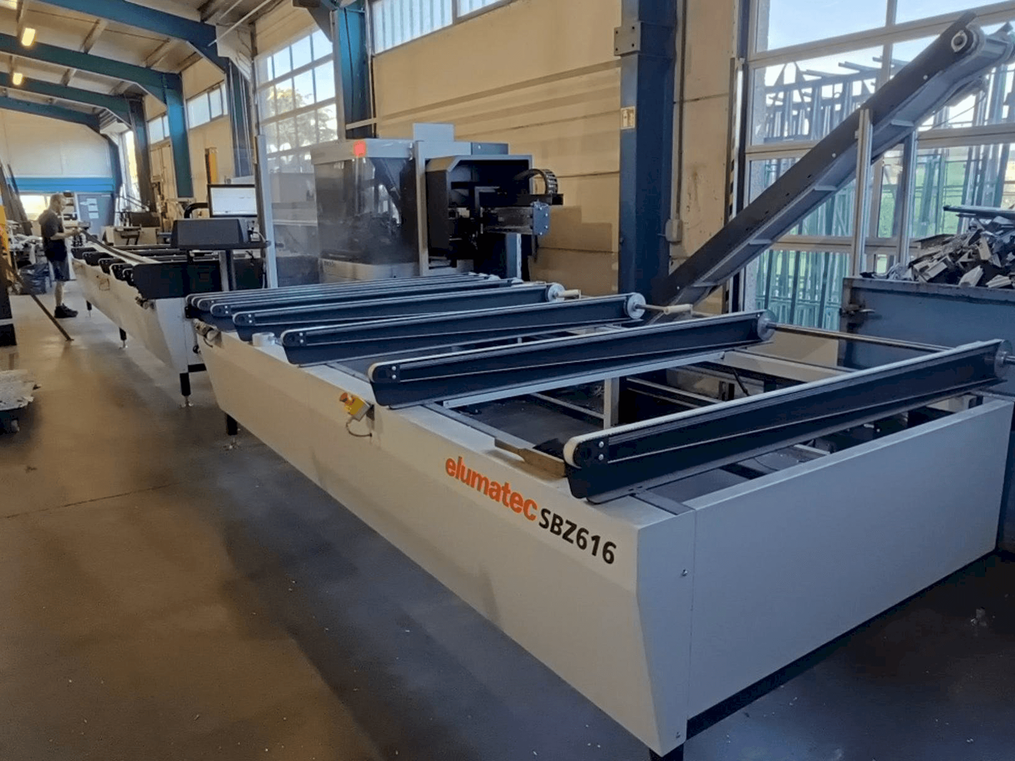 Widok z przodu maszyny Elumatec SBZ 616/02