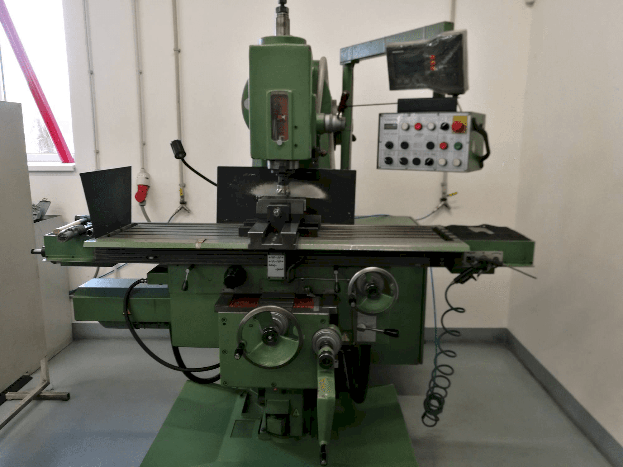 Widok z przodu maszyny TOS FGV 32