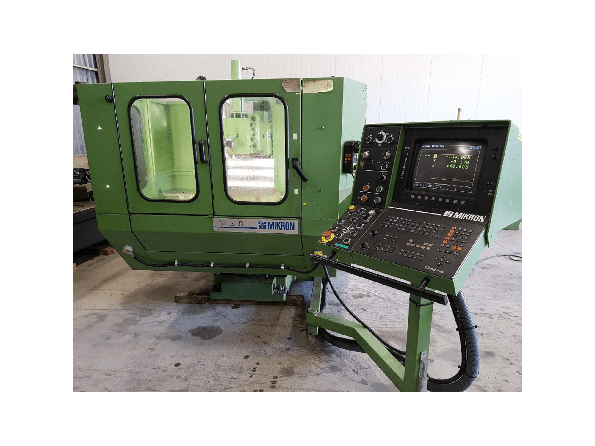 Widok z przodu maszyny Mikron WF 21-D