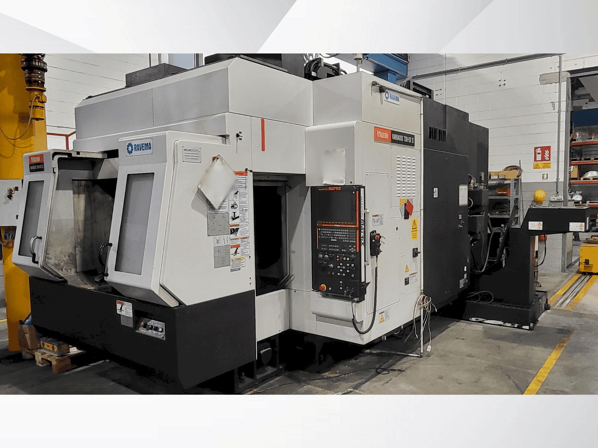 Widok z przodu maszyny Mazak VARIAXIS 730 II 5X