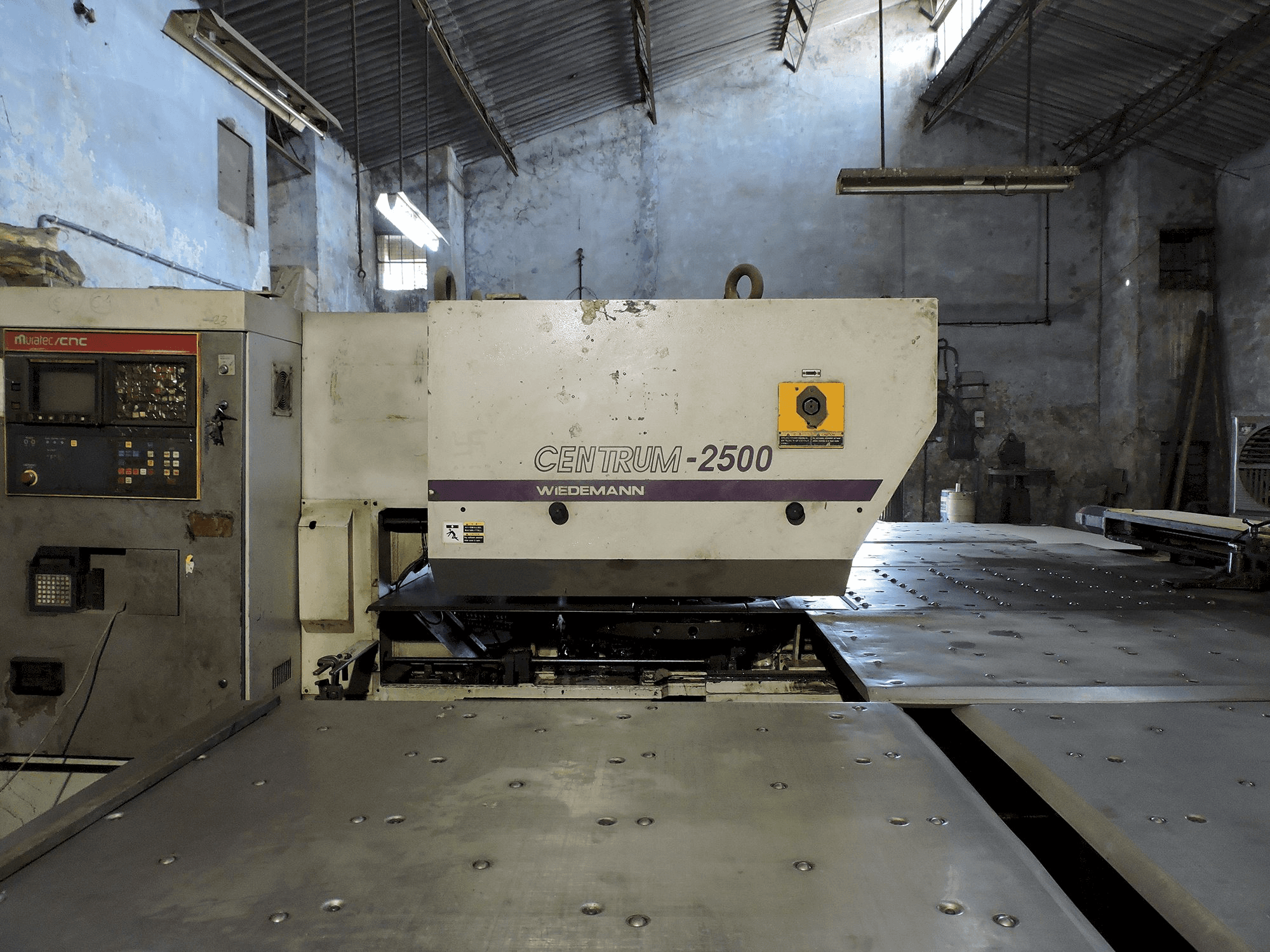 Widok lewej strony maszyny Murata Wiedemann C-2500