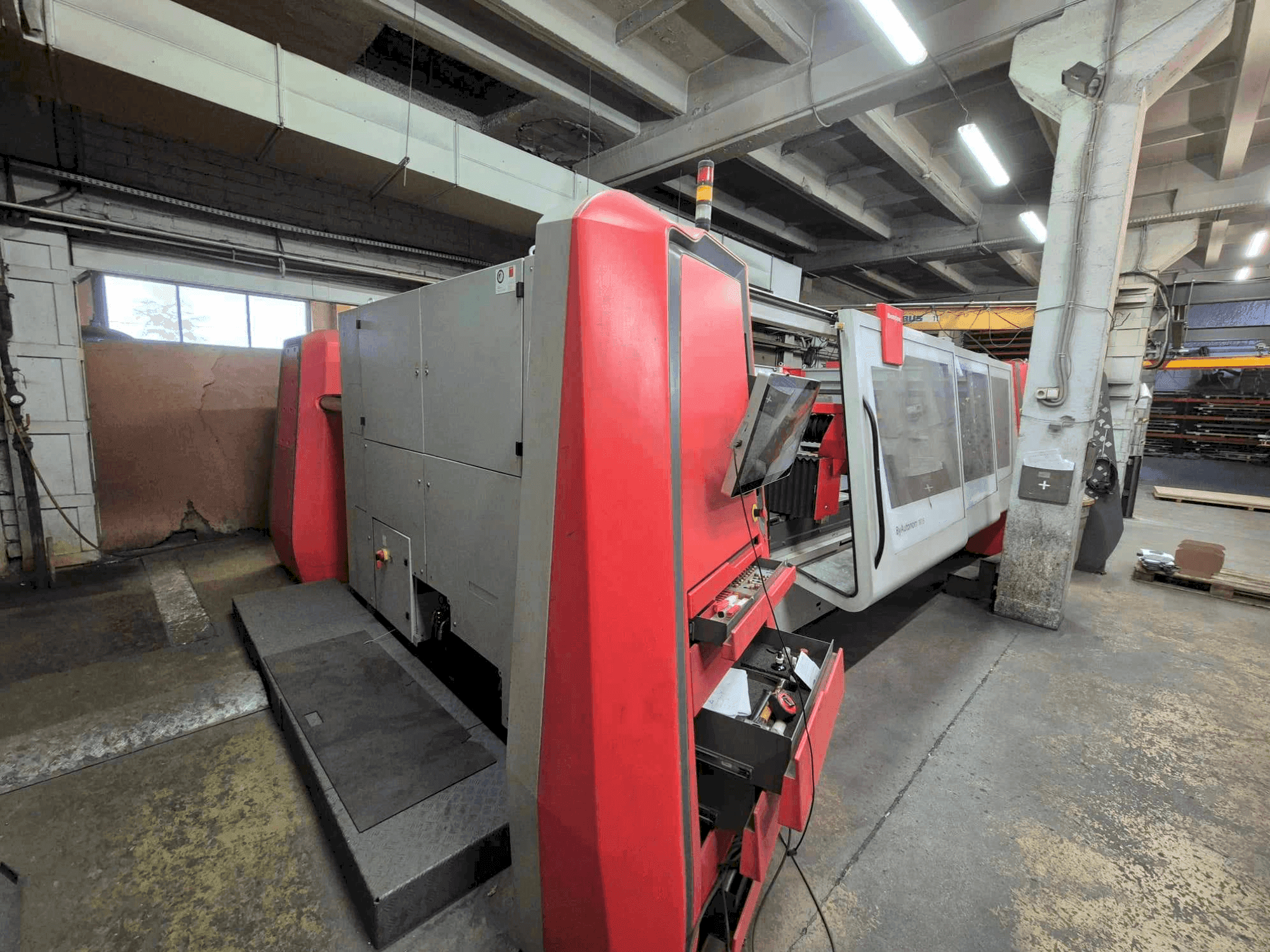 Widok z przodu maszyny Bystronic ByAutonom 3015