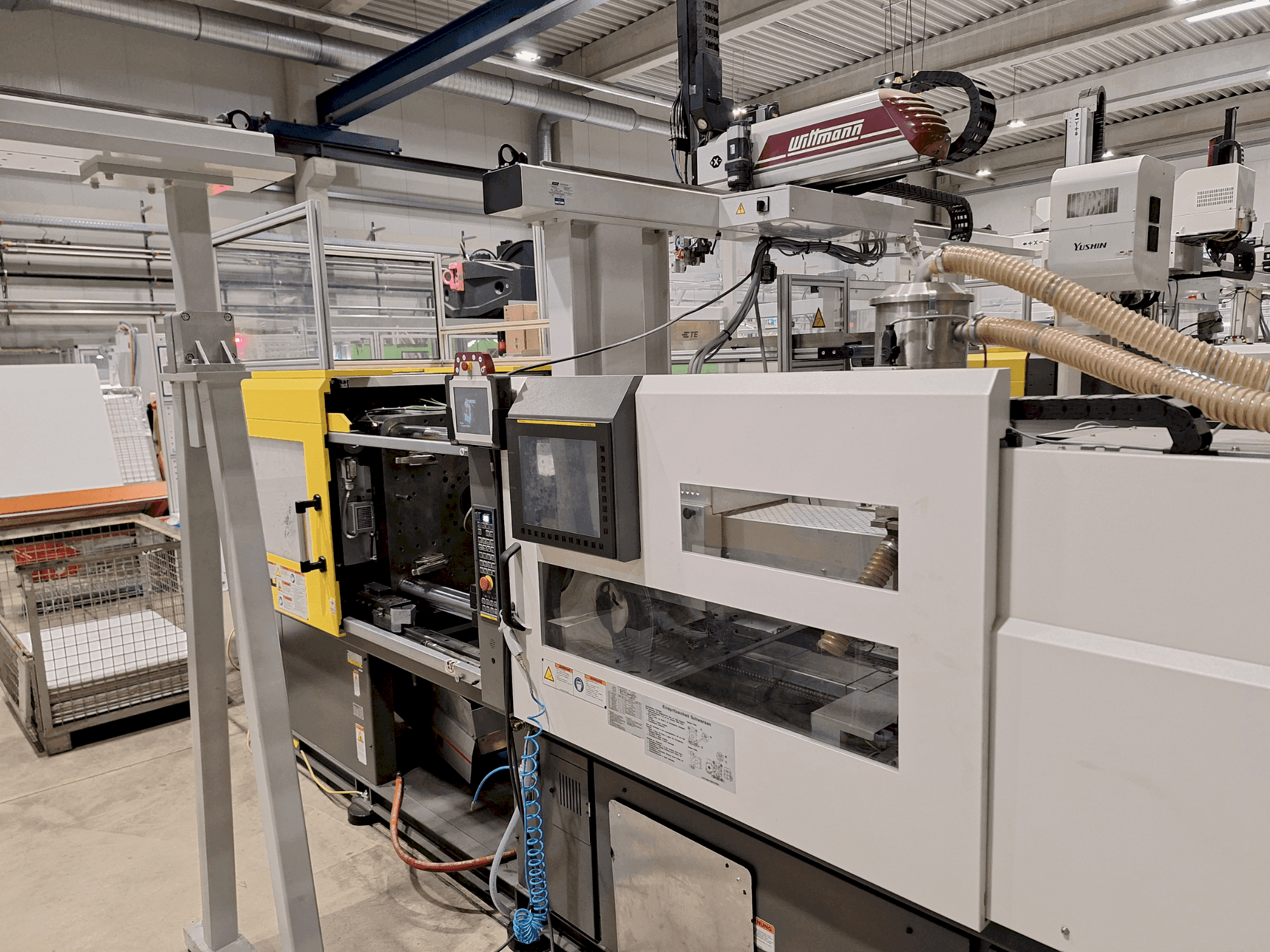 Widok z przodu maszyny FANUC ROBOSHOT S150iA (2021)
