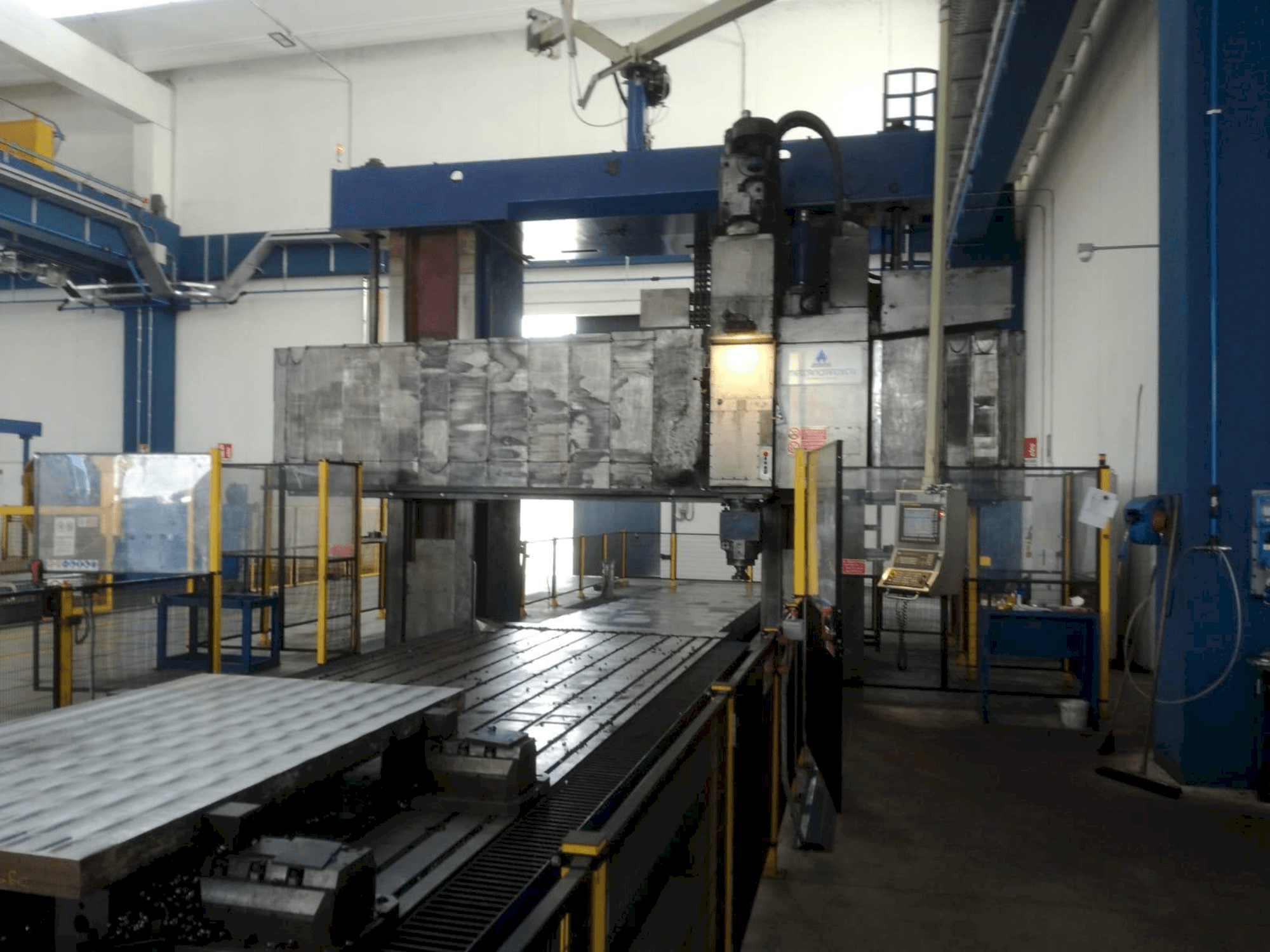 Widok z przodu maszyny STANKO Fresa a Portale