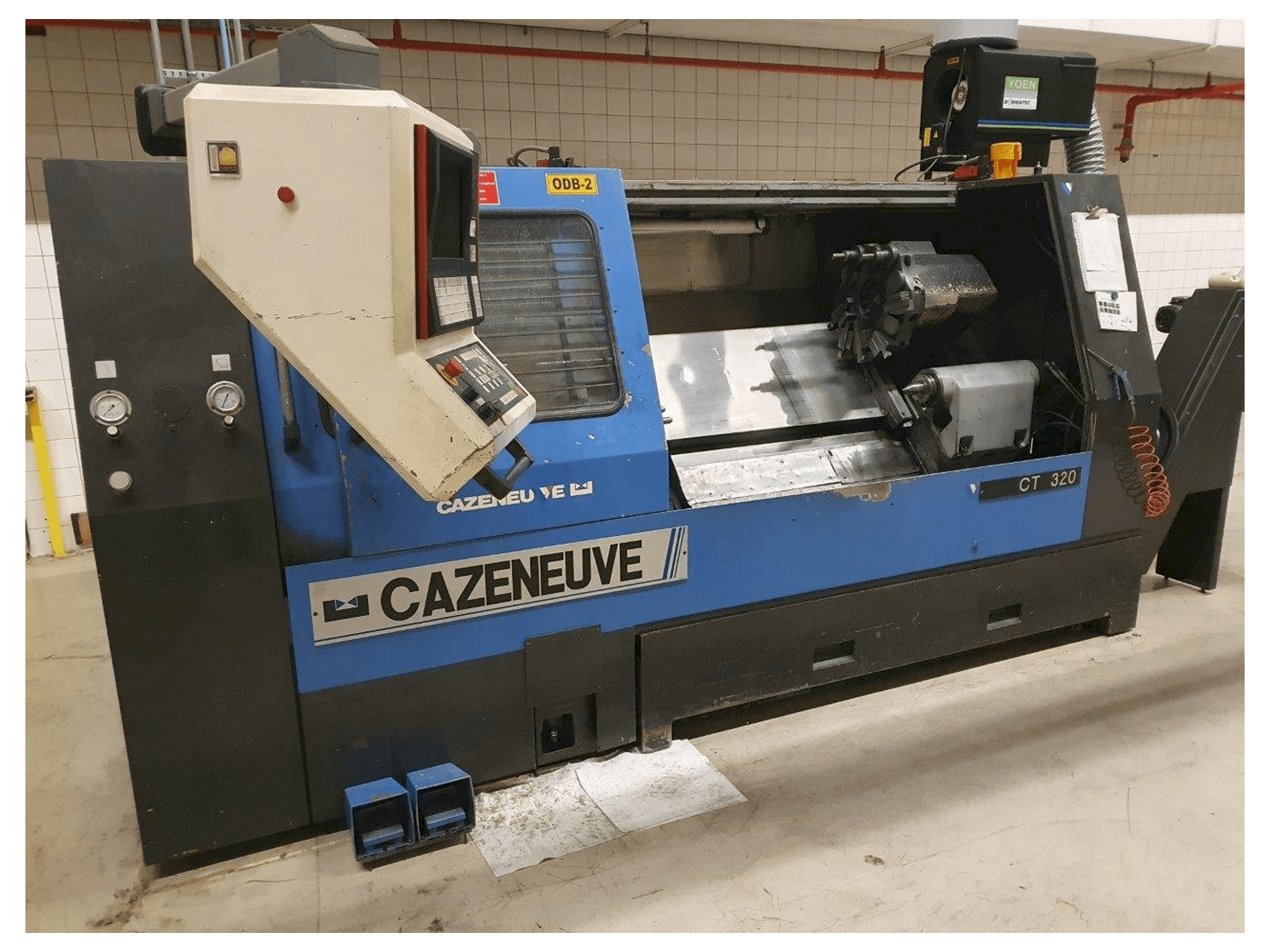 Widok z przodu maszyny CAZENEUVE CT320