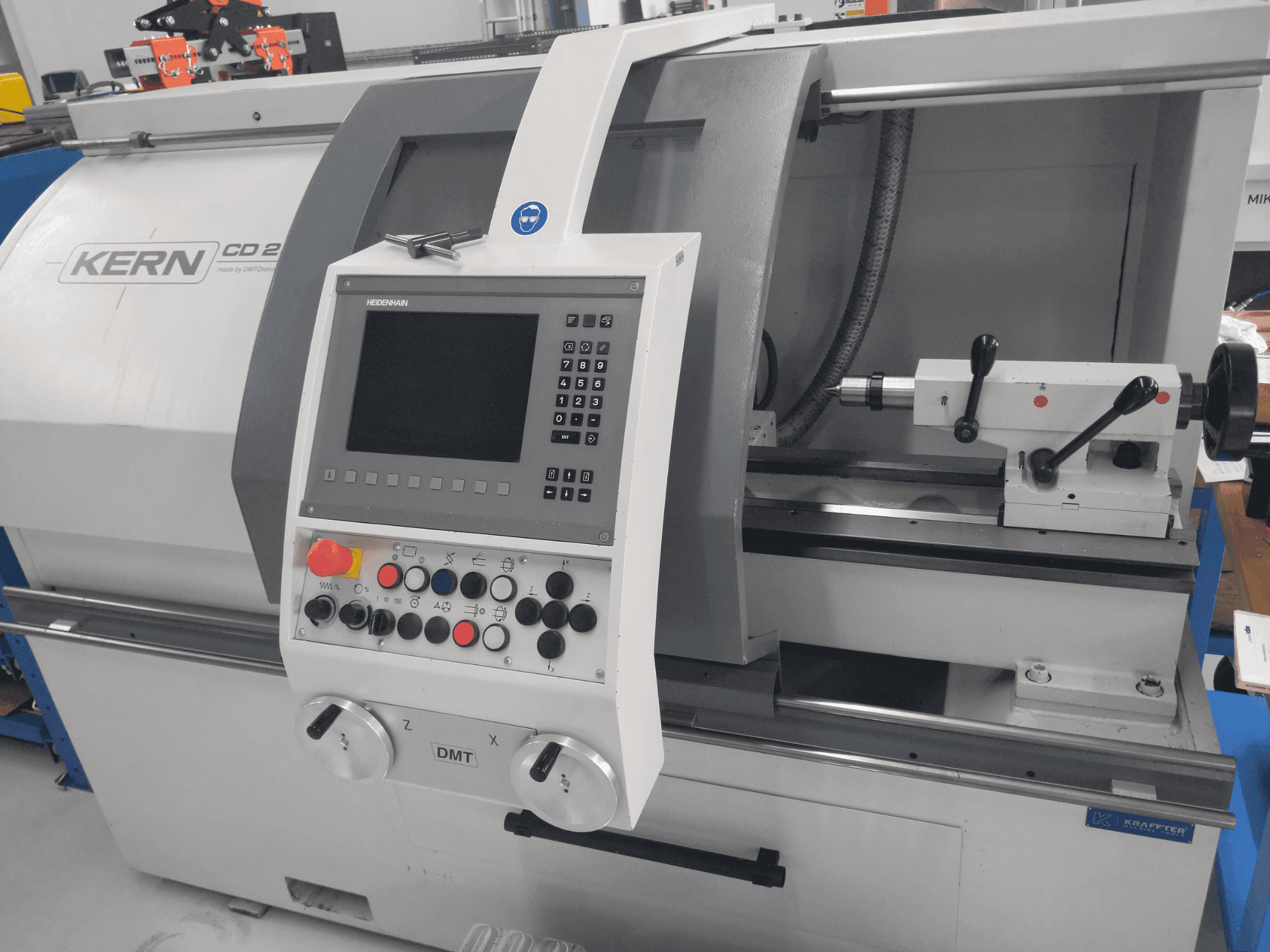 Widok z przodu maszyny DMT KERN CD 282