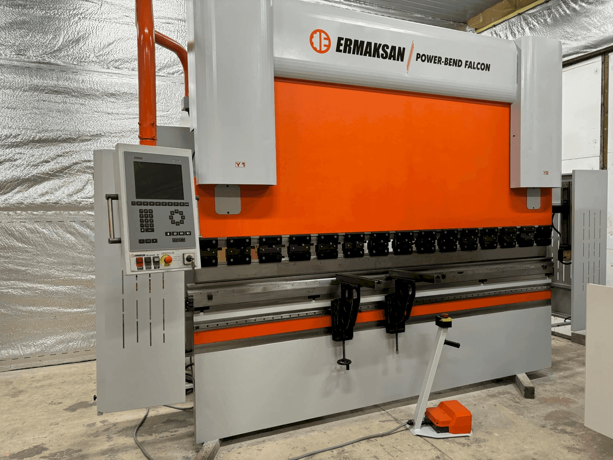 Widok z przodu maszyny ERMAKSAN POWER-BEND FALCON 3100X175