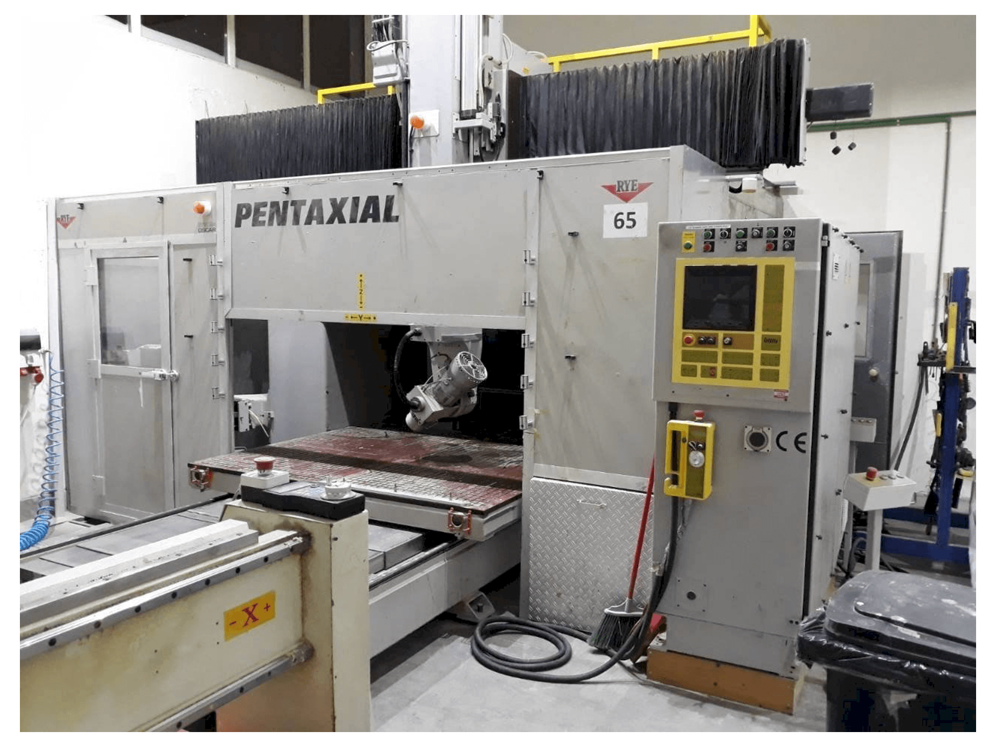 Widok z przodu maszyny Rye Pentaxial 1710TP