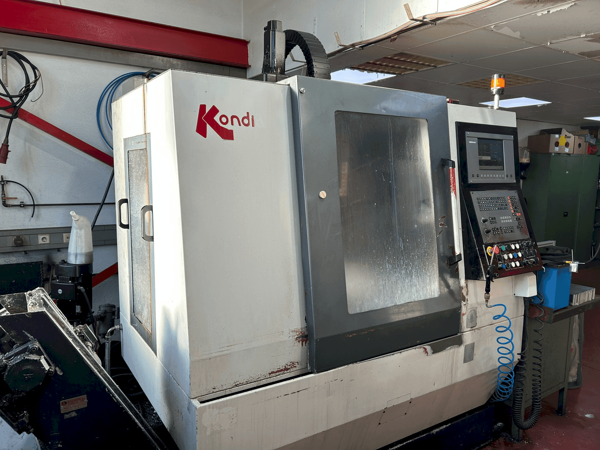 Widok z przodu maszyny KONDIA B-640