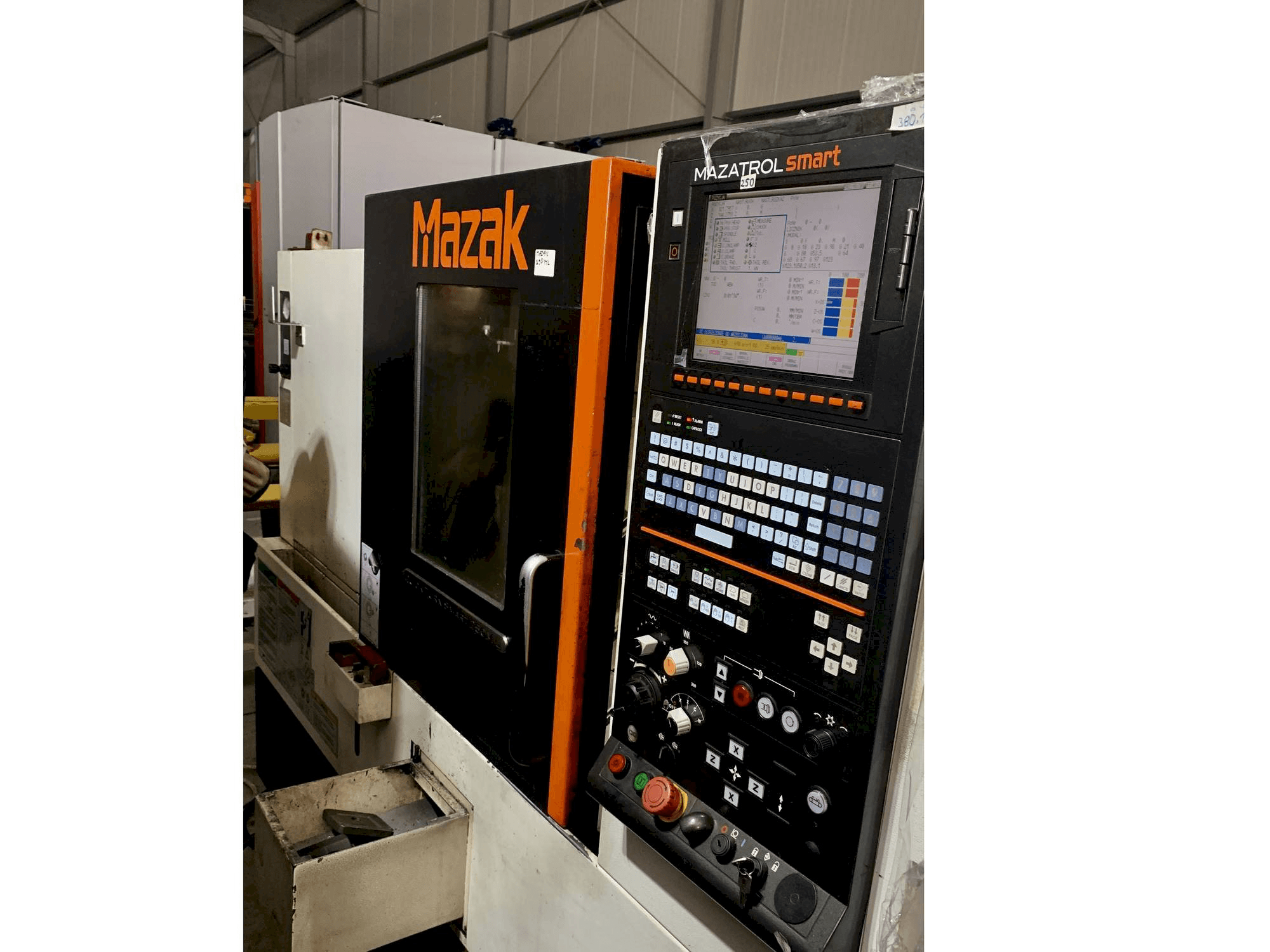 Widok z przodu maszyny Mazak QUICK TURN SMART 250 M L