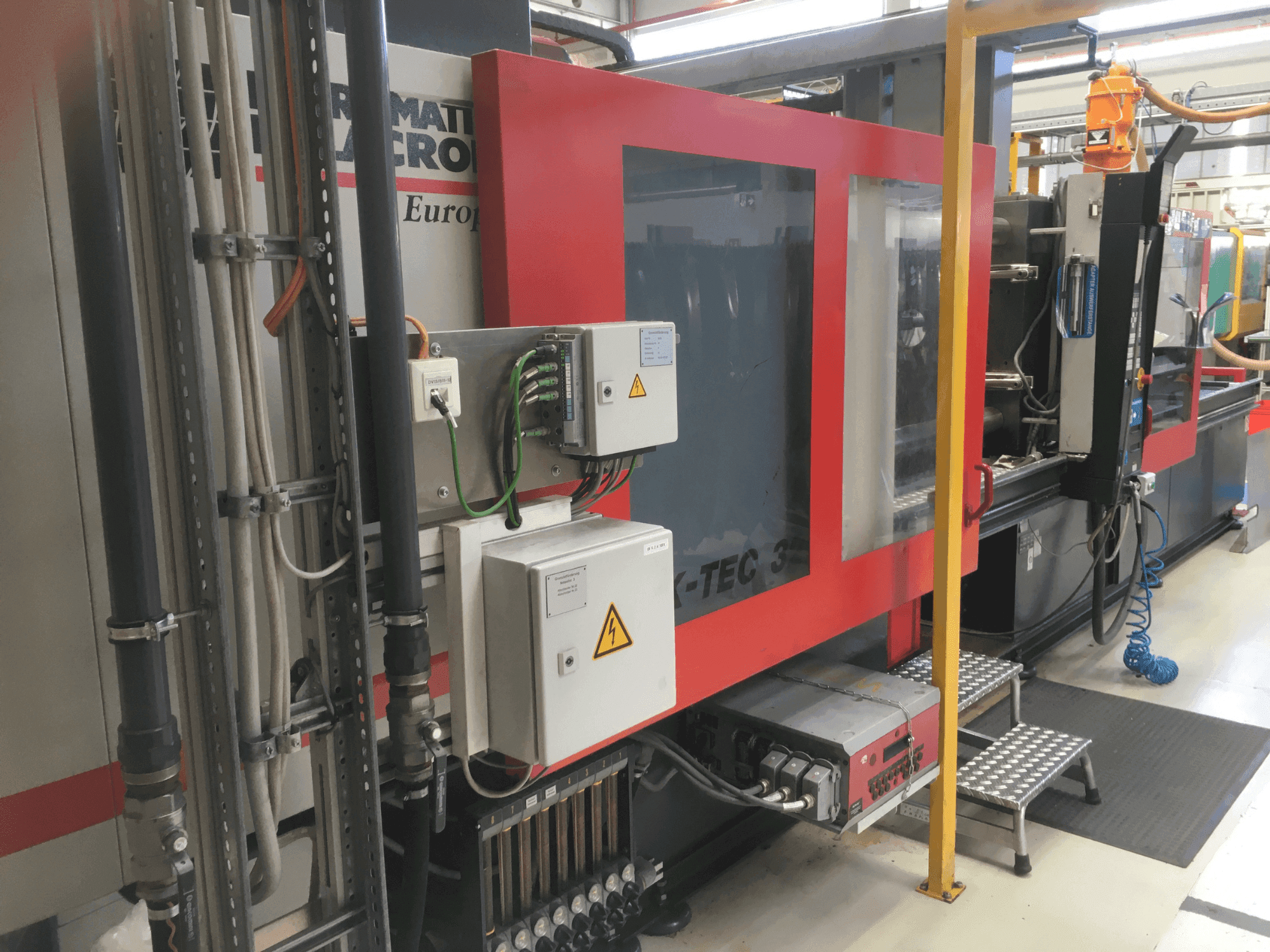 Widok z przodu maszyny FERROMATIK K-TEC 320 S