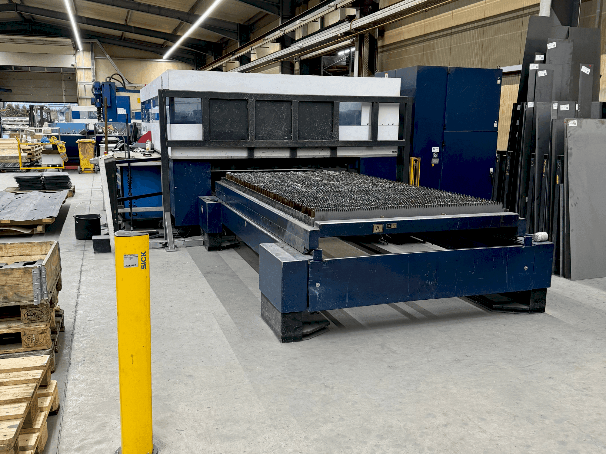 Widok z przodu maszyny TRUMPF TruLaser 3030 4kW (L20)