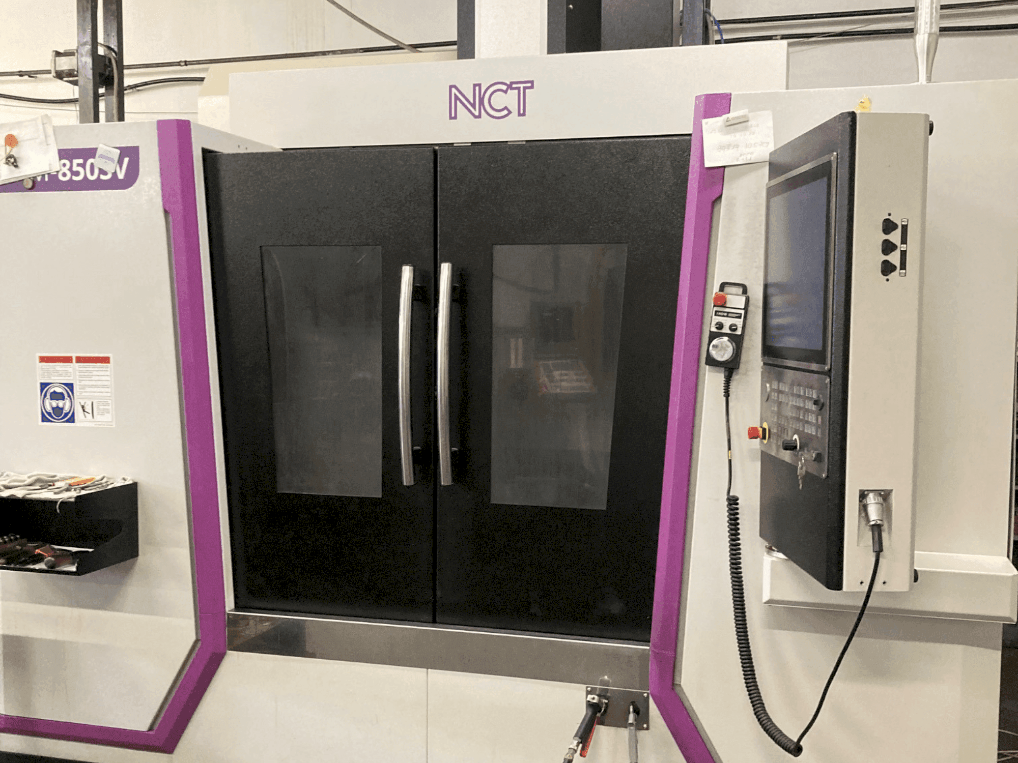 Widok z przodu maszyny NCT MM-850SV