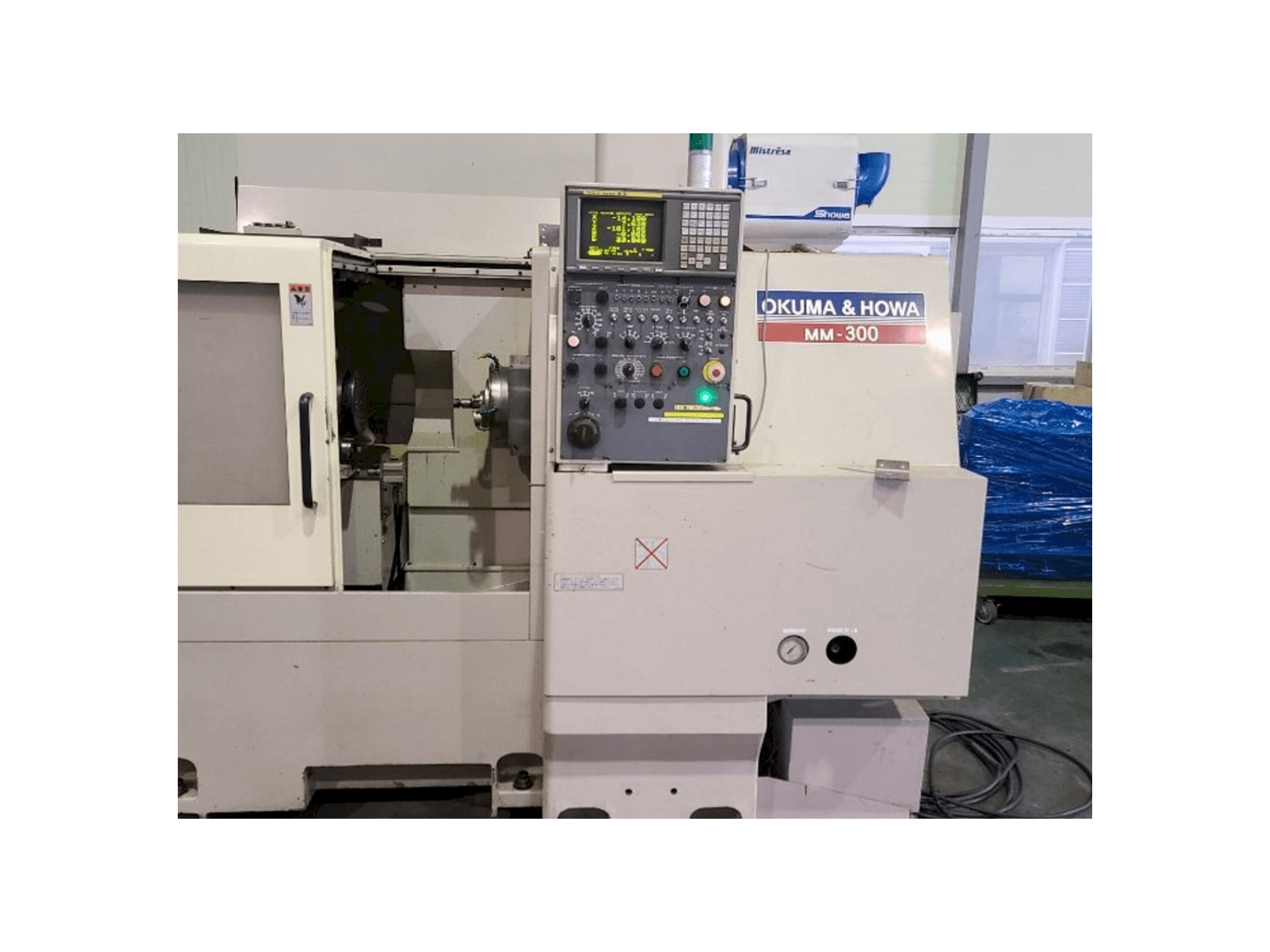 Widok z przodu maszyny OKUMA&HOWA MM-300