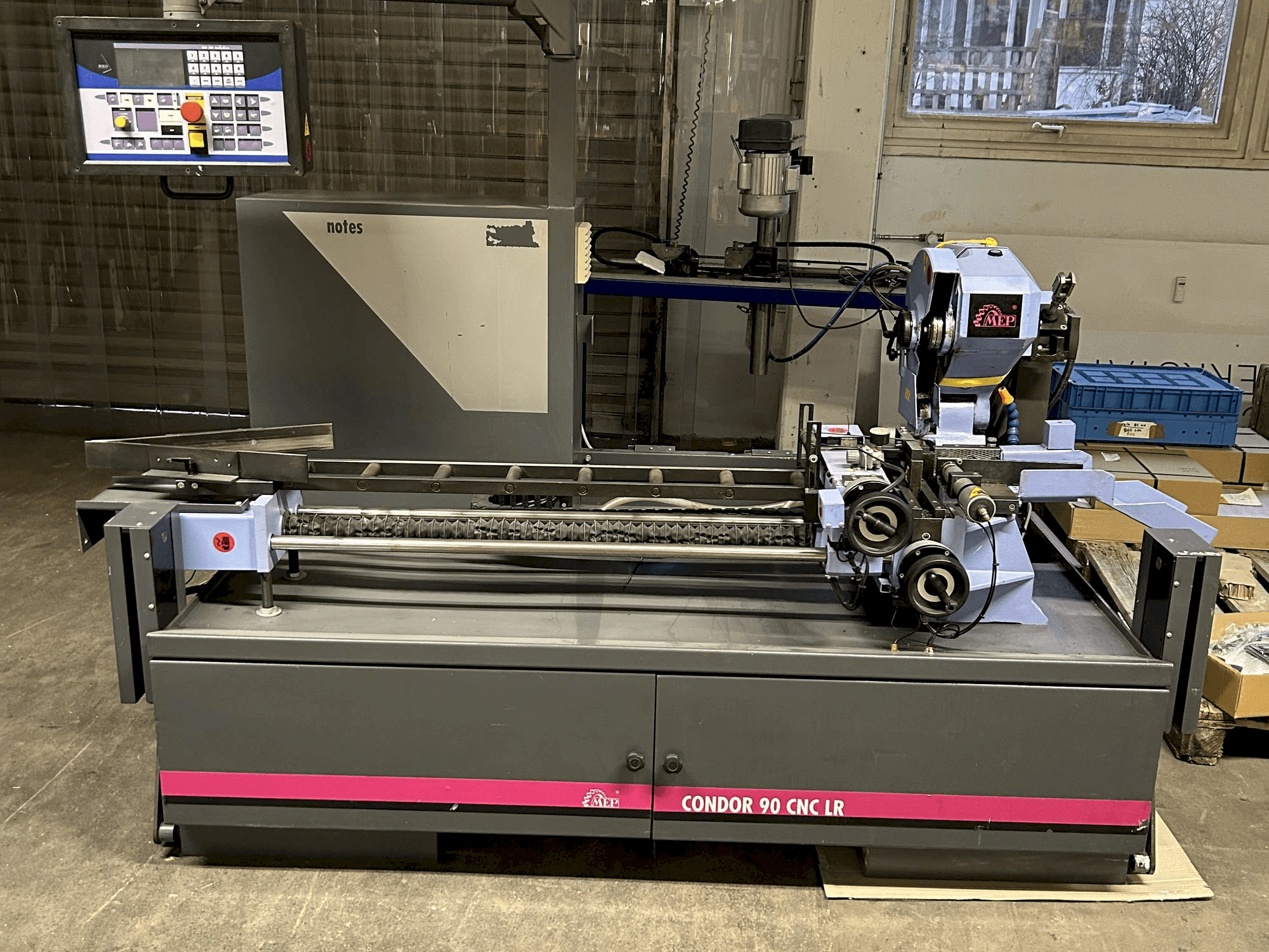 Widok z przodu maszyny MEP Condor 90 CNC LR