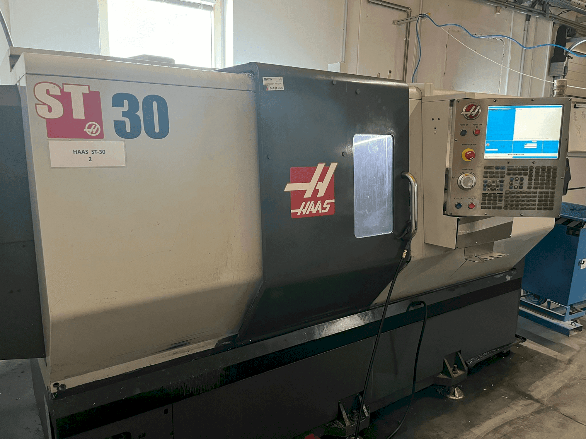 Widok z przodu maszyny HAAS ST-30