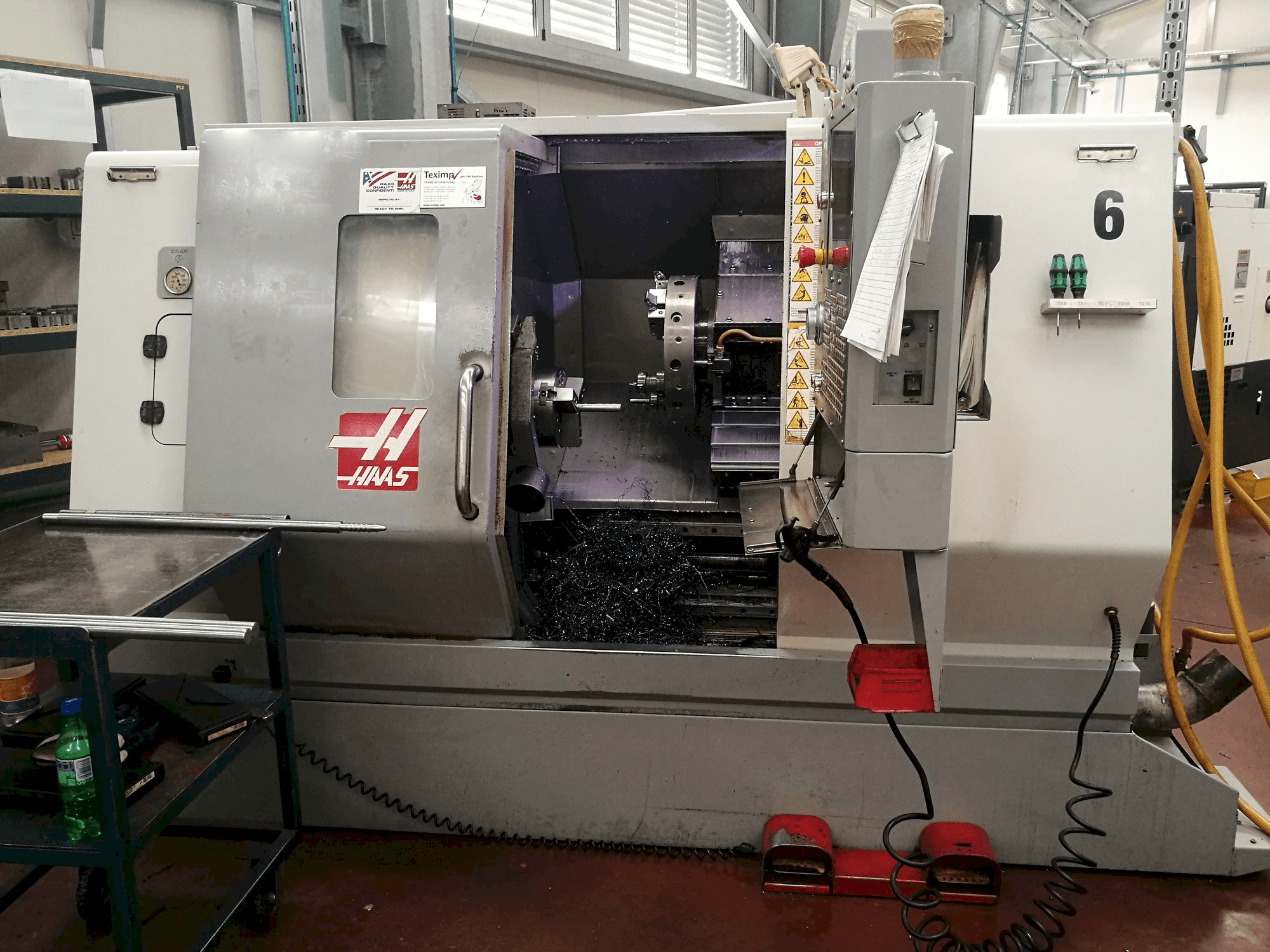 Widok z przodu maszyny HAAS SL-20THE