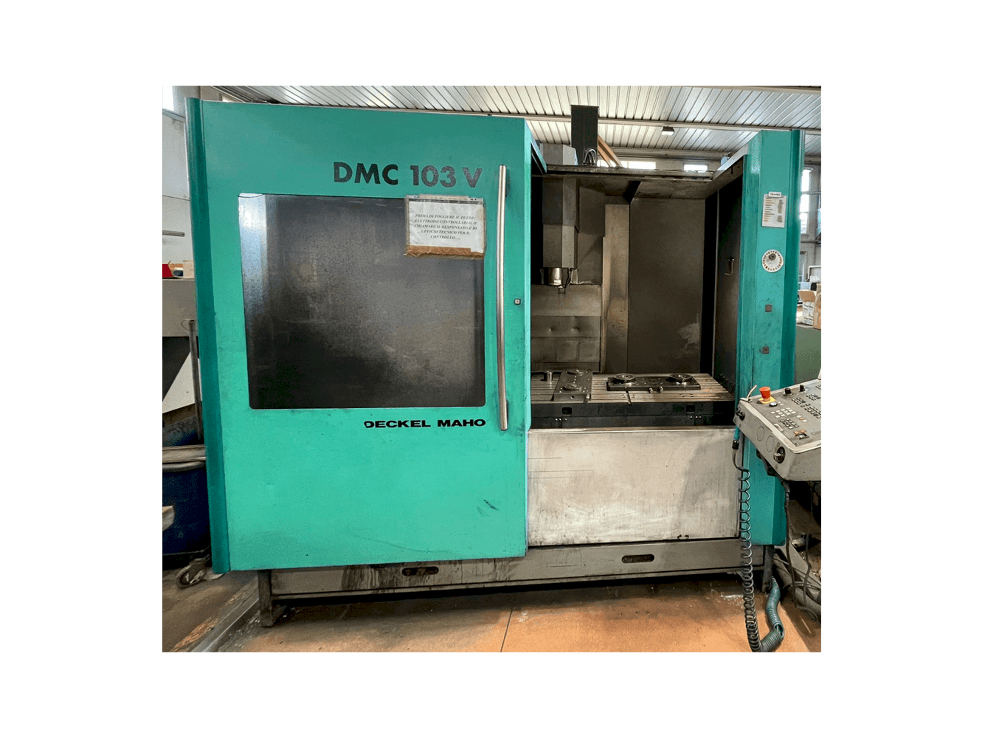 Widok z przodu maszyny DECKEL MAHO DMC 103