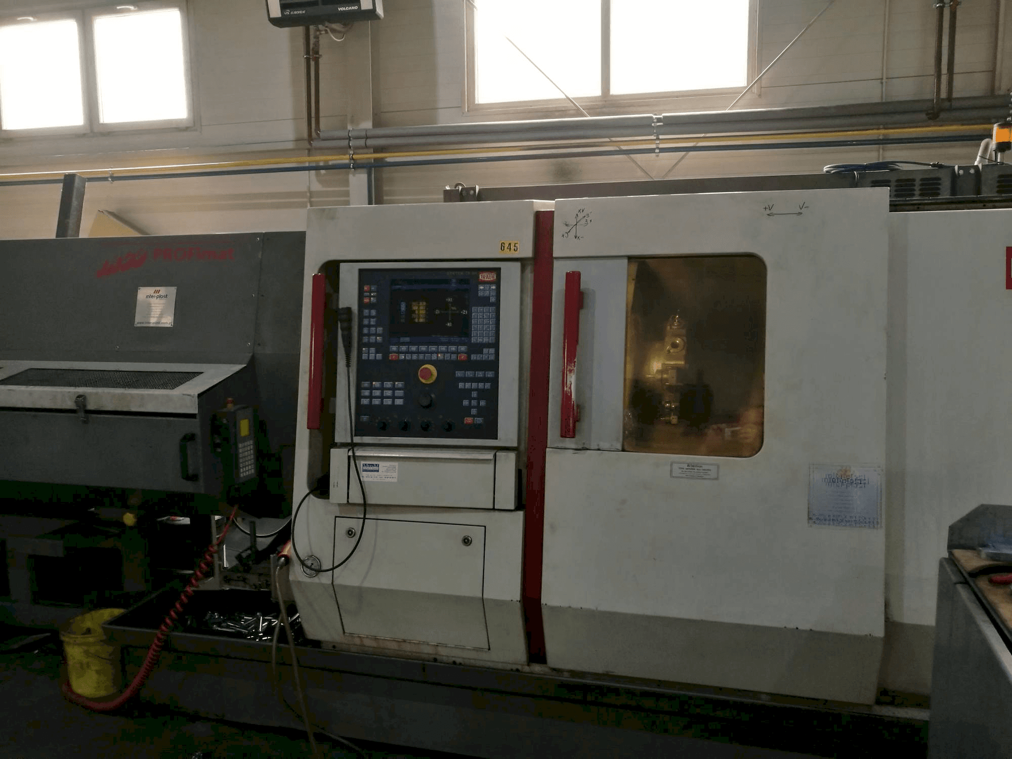 Widok z przodu maszyny TRAUB TNC 42/65