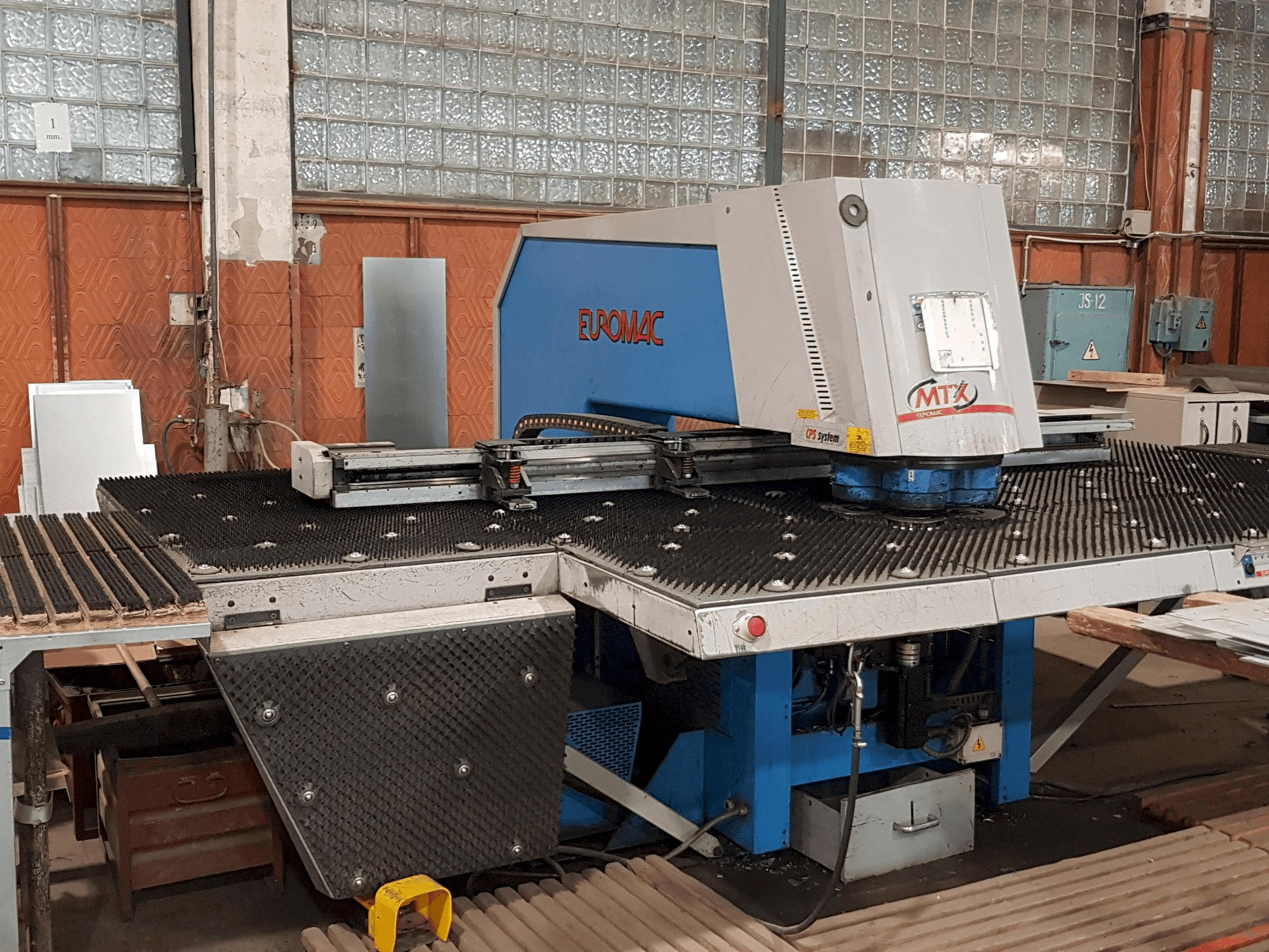 Widok z przodu maszyny Euromac MTX 1250/30-2000