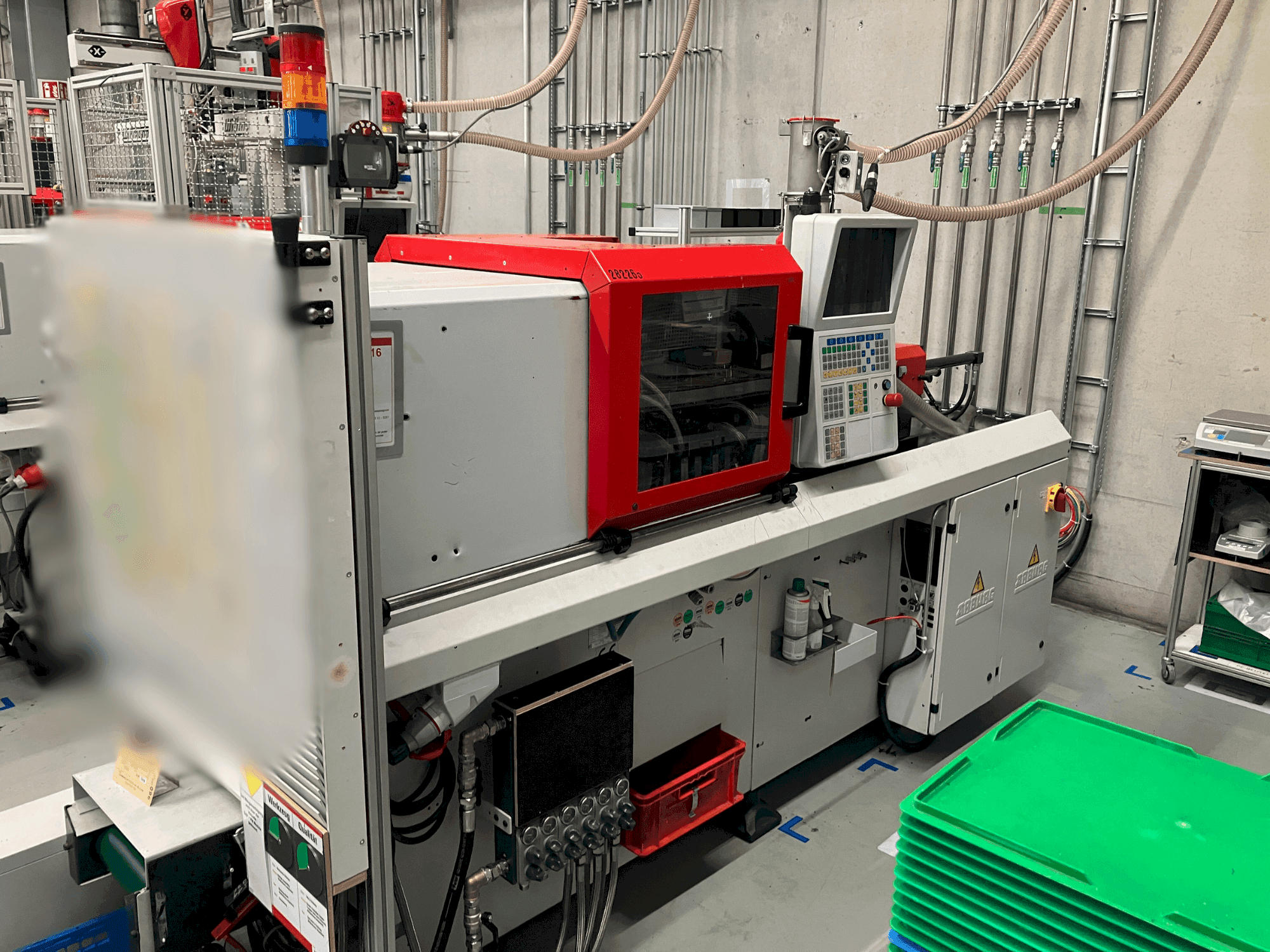 Widok z przodu maszyny Arburg Allrounder 270 S 250-60