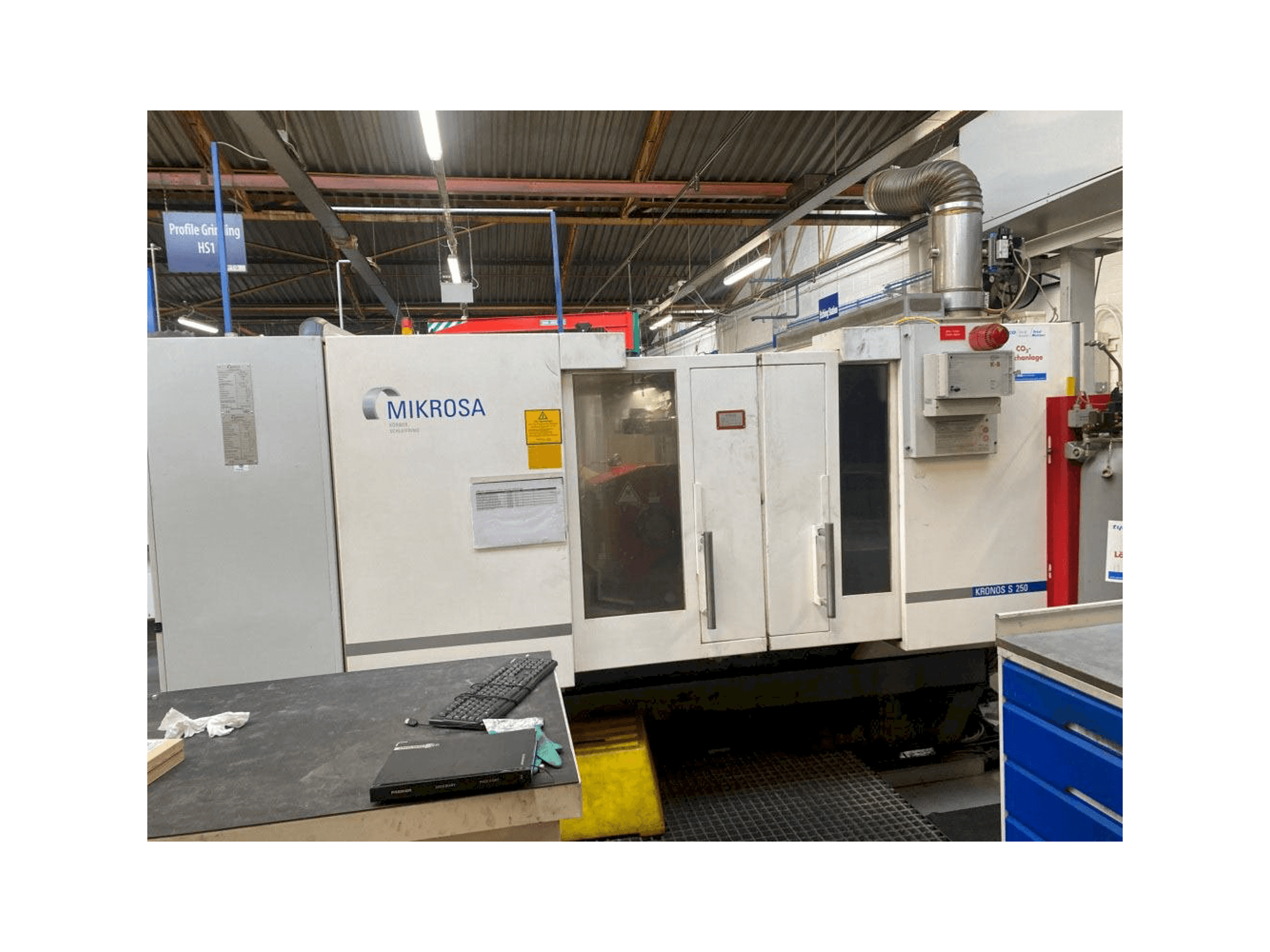 Widok z przodu maszyny Schaudt Mikrosa Kronos S250