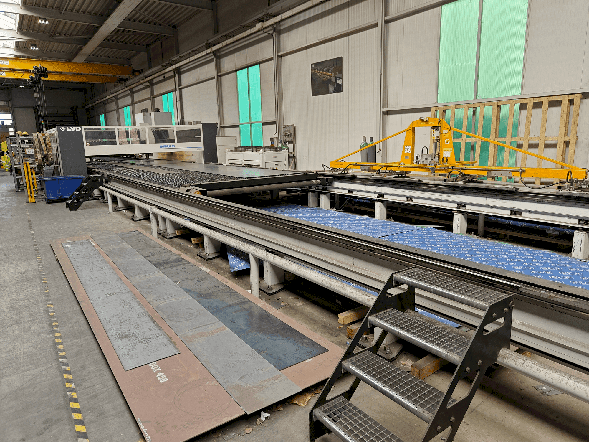 Widok z przodu maszyny LVD IMPULS 125 30