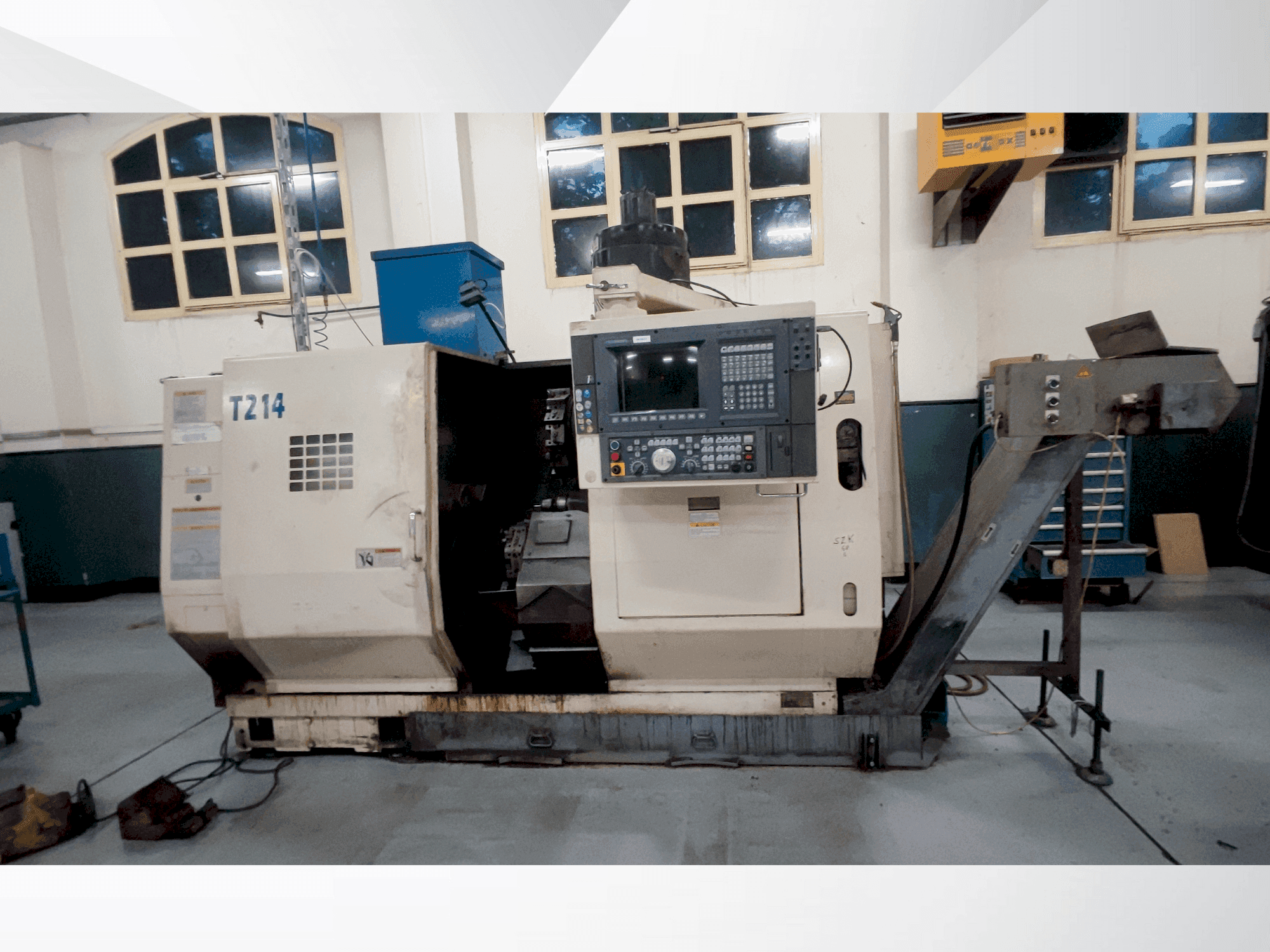 Widok z przodu maszyny Okuma LU 15