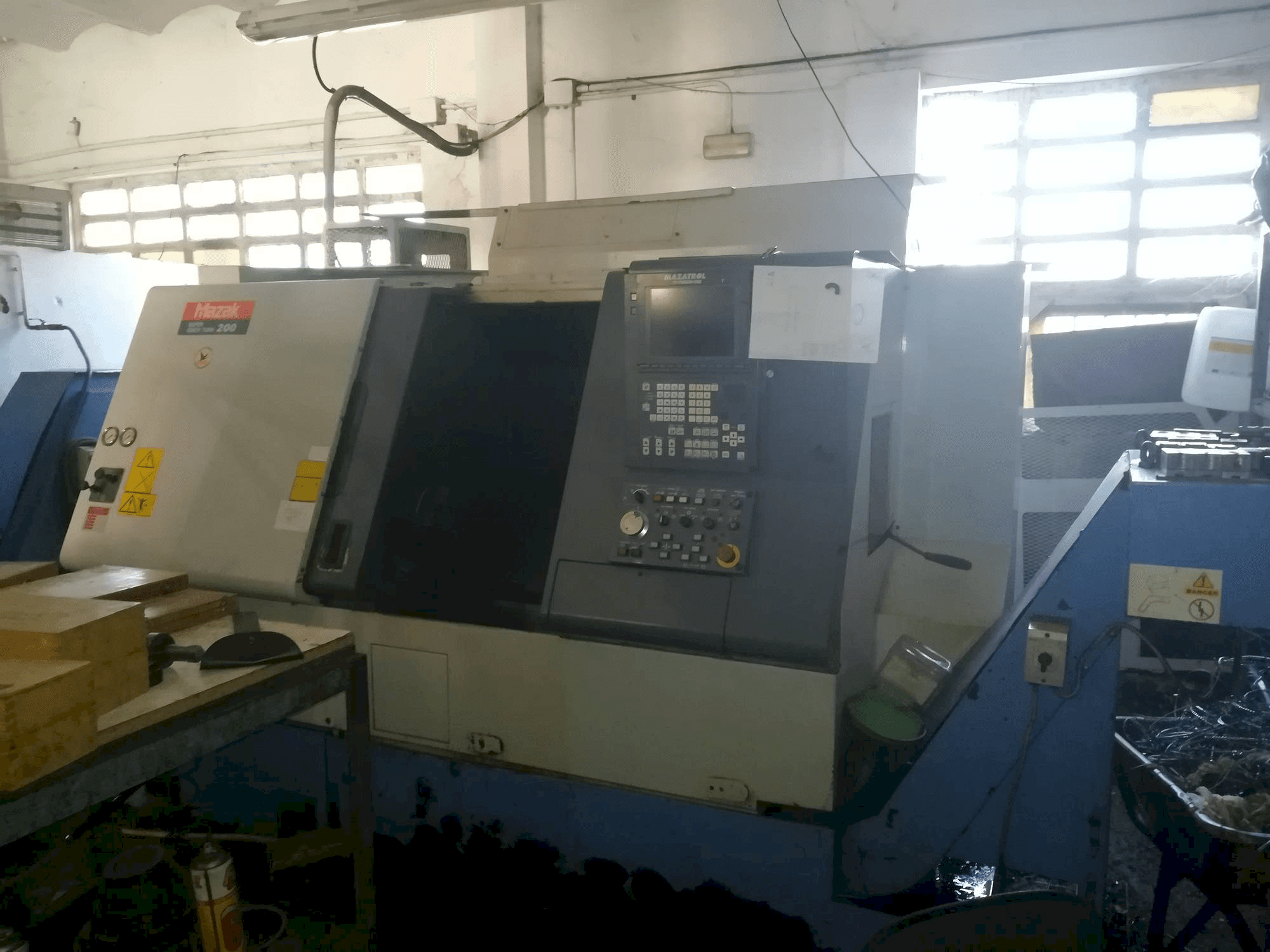 Widok z przodu maszyny Mazak Super Quick Turn 200