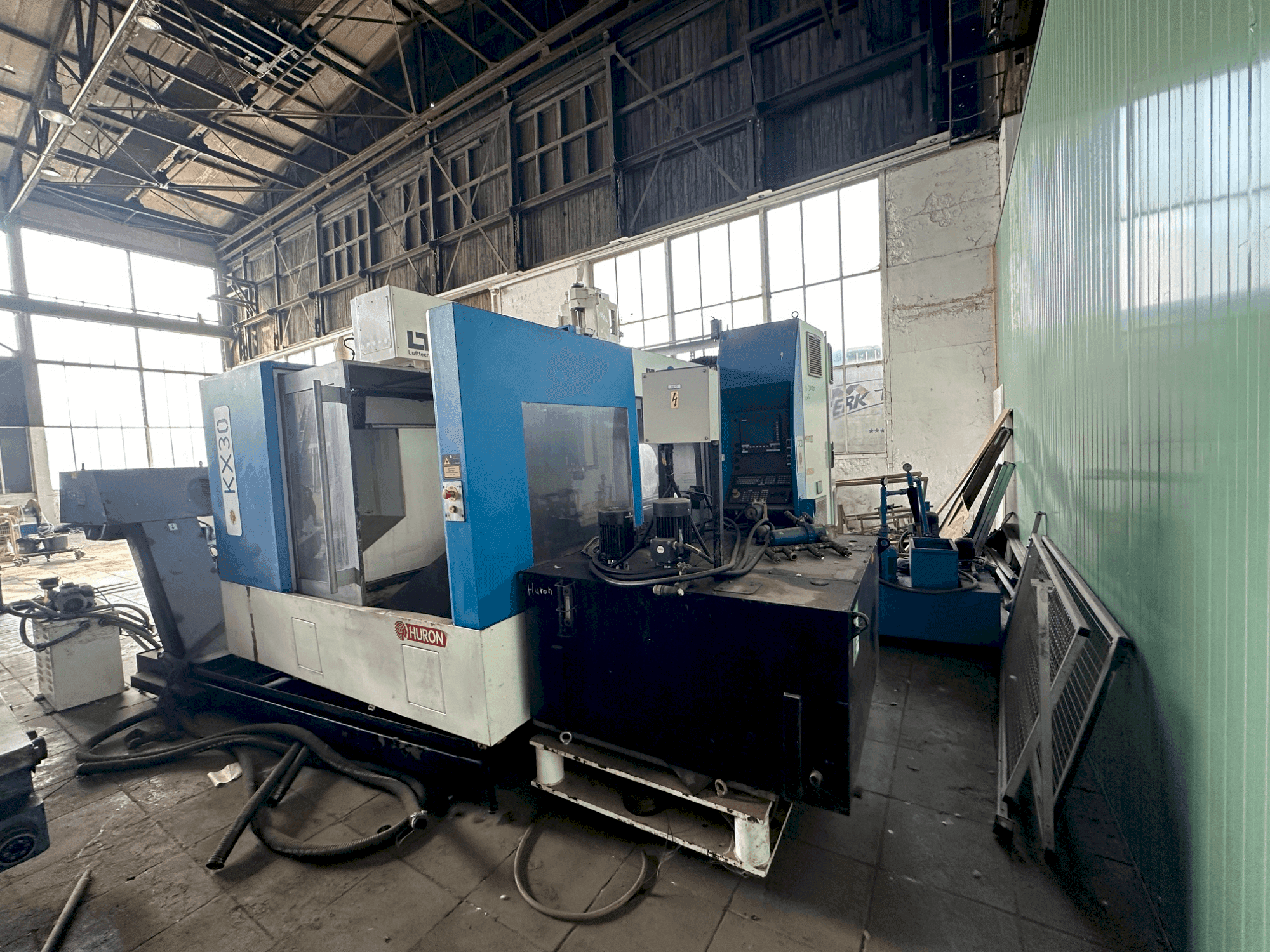 Widok z przodu maszyny Huron KX30