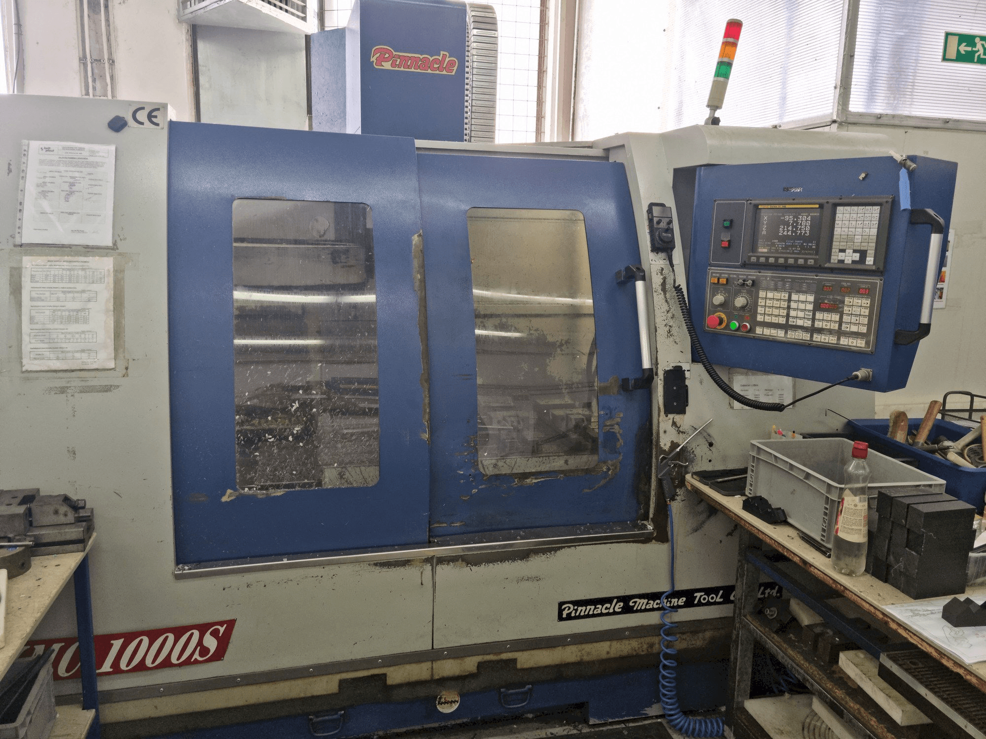 Widok z przodu maszyny Pinnacle VMC1000S