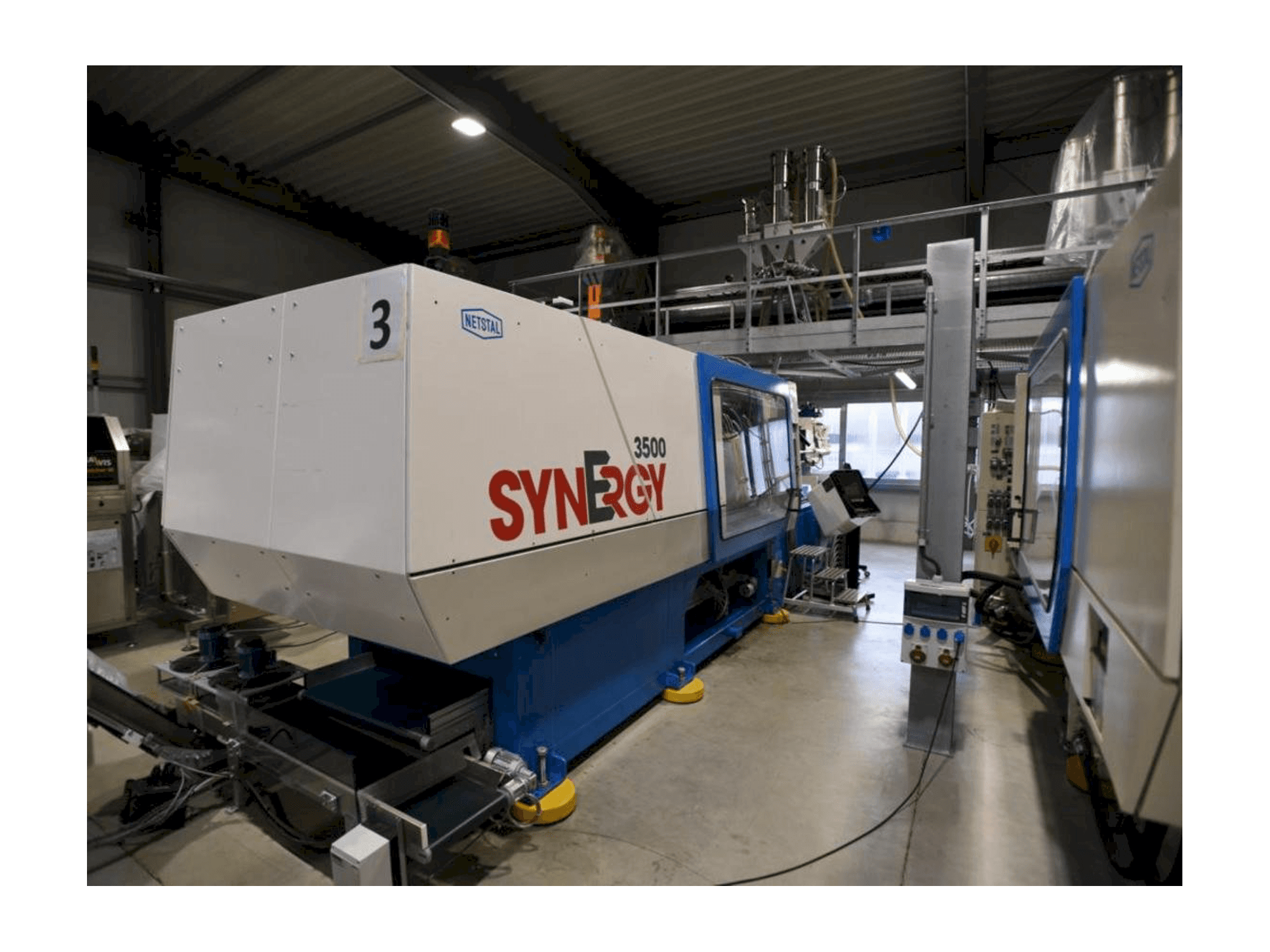 Widok z przodu maszyny Netstal SynErgy 3500-2150