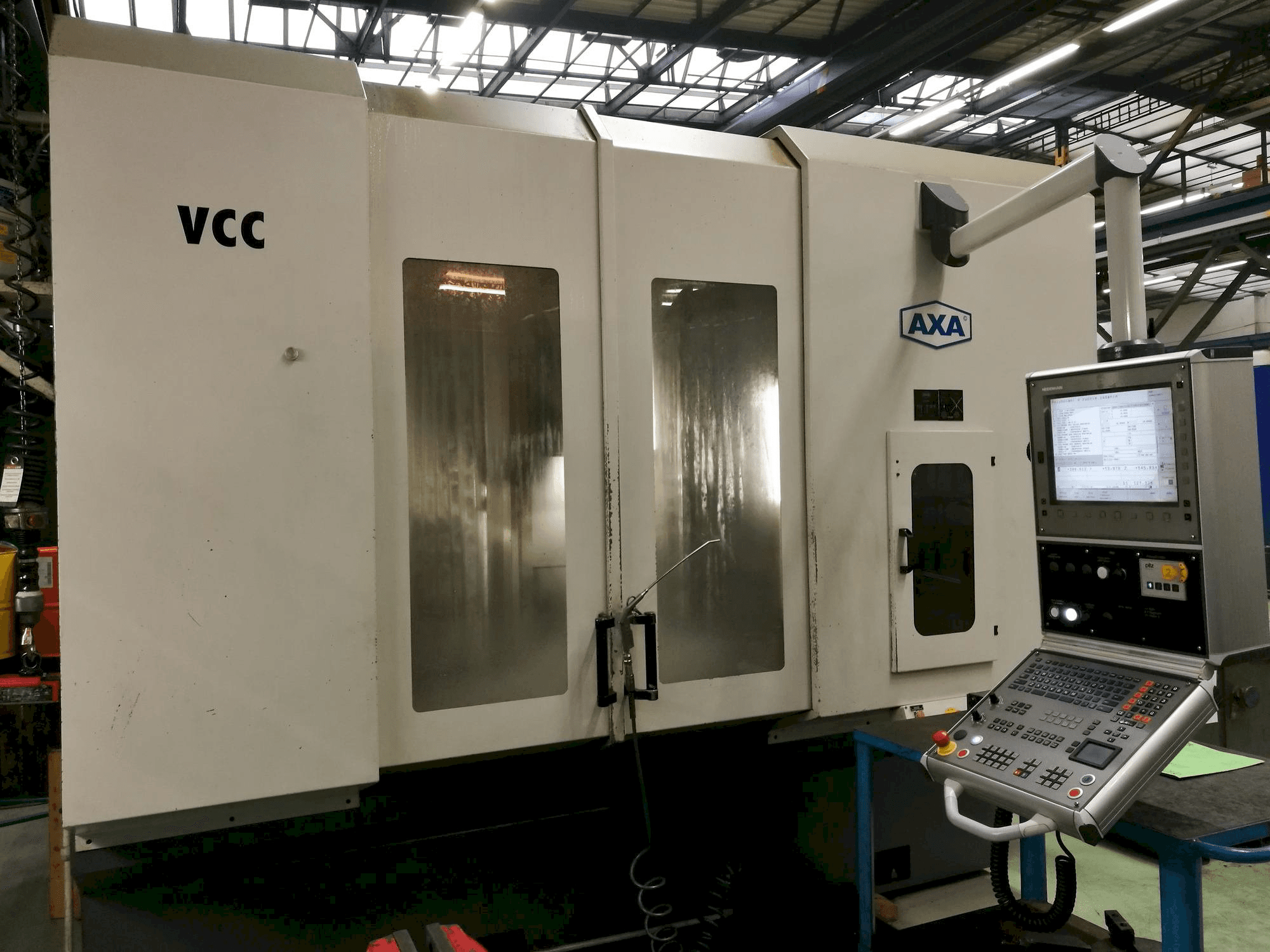 Widok z przodu maszyny AXA VCC 1200