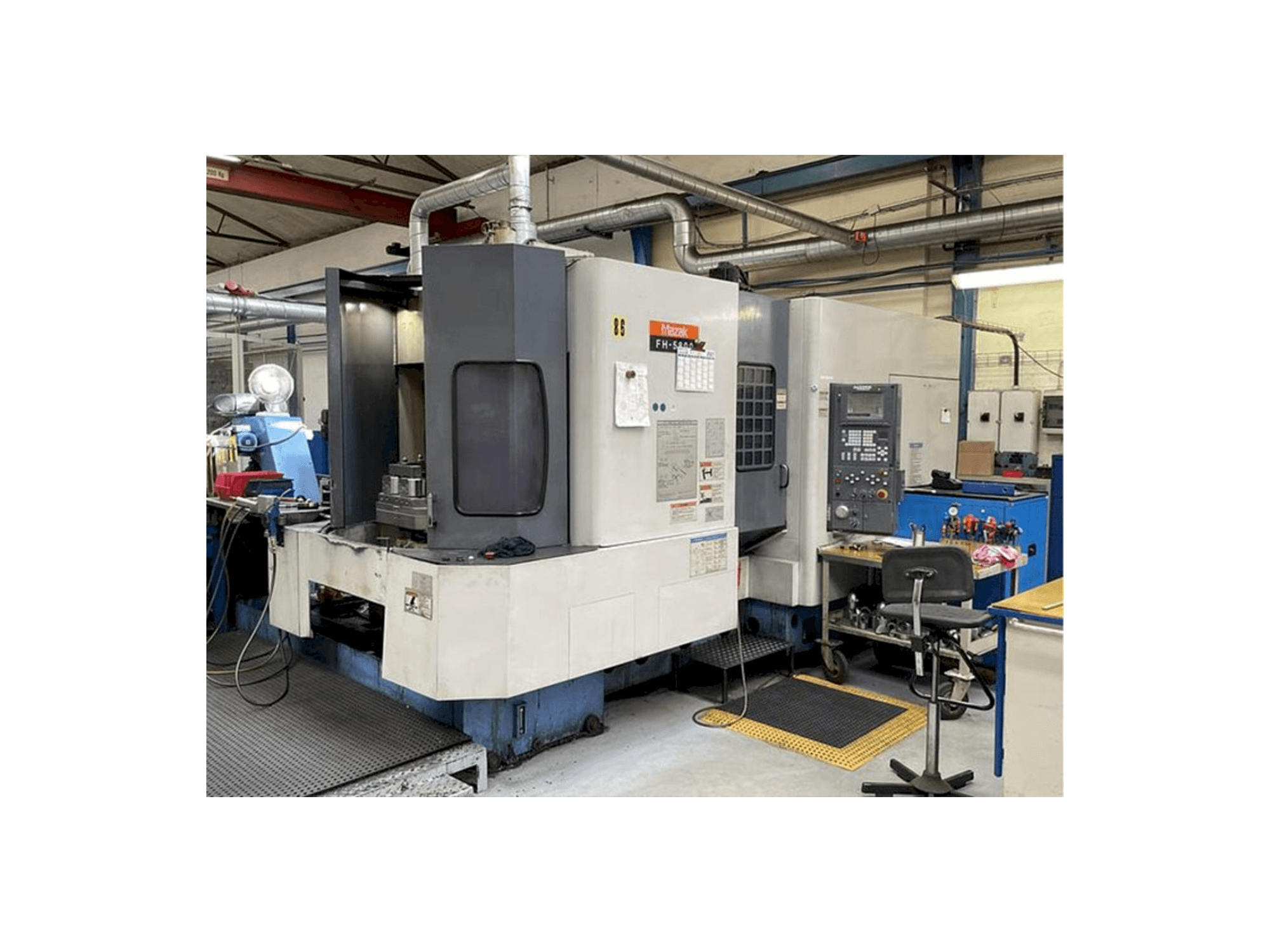 Widok z przodu maszyny Mazak FH 5800