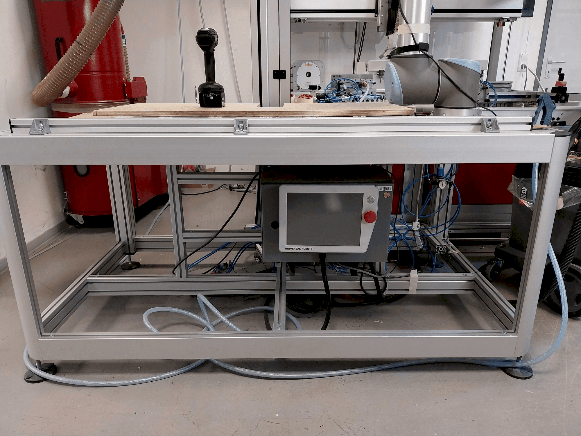 Widok z przodu maszyny Universal Robots UR10 CB